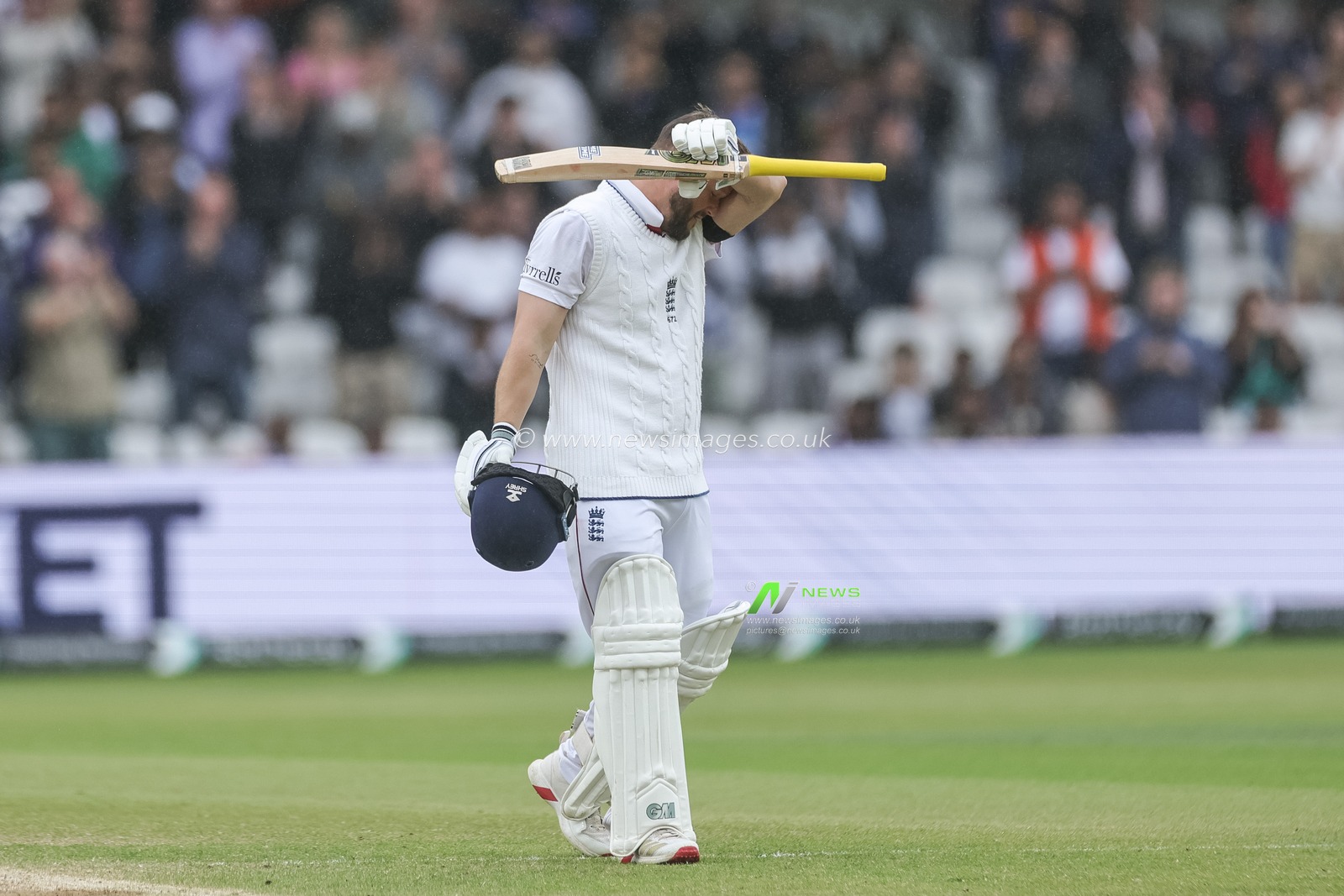 Ben Duckett of England celebrates a century (100 runs)during the 1st Rothesay Test Match Day 5 England vs India at Headingley Cricket Ground, Leeds, United Kingdom, 24th June 2025

(Photo by Mark Cosgrove/News Images)