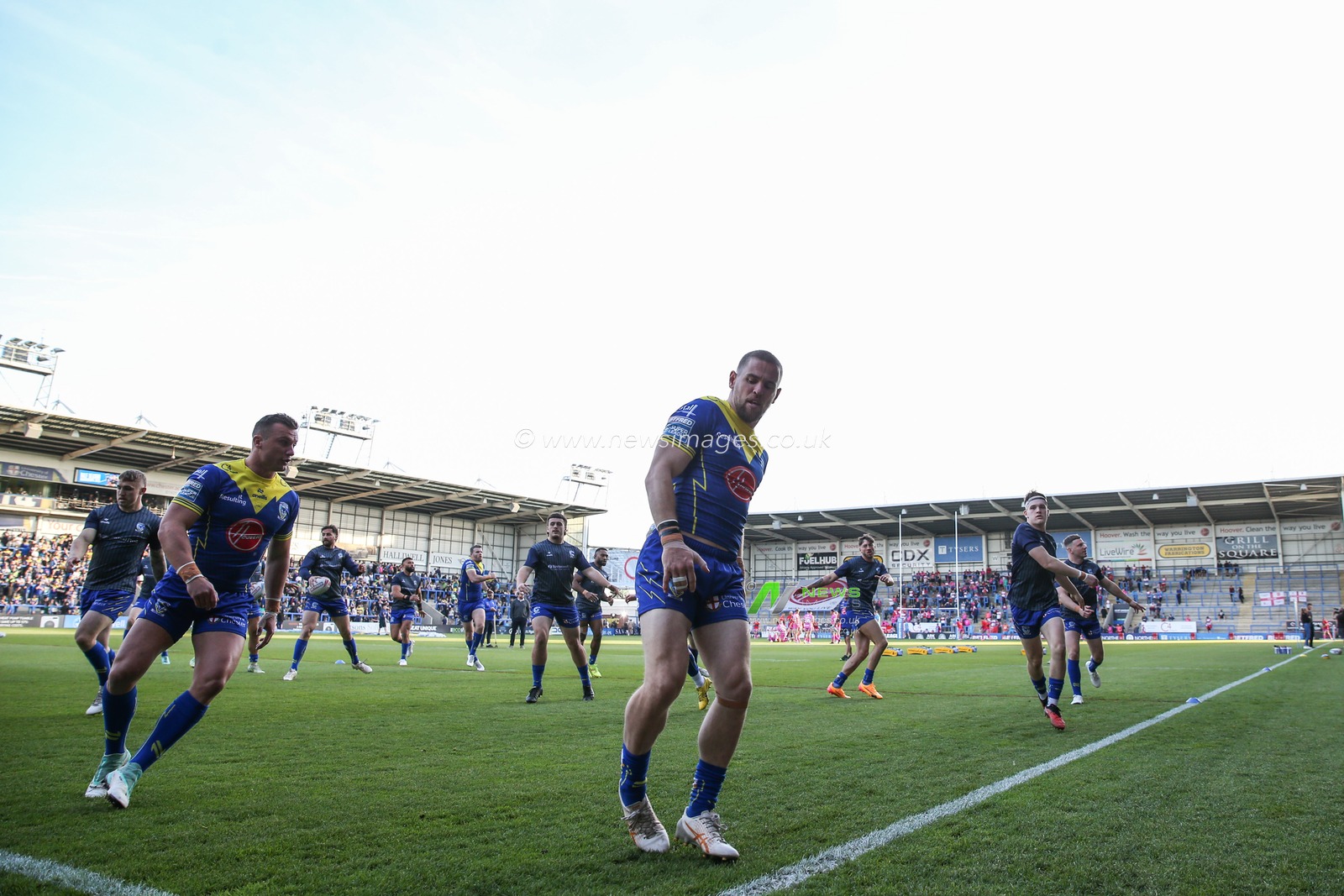 Matt Dufty of Warrington Wolves during the pre-game warm up ahead of the Betfred Super League Round 11 match Warrington Wolves vs Hull KR at Halliwell Jones Stadium, Warrington, United Kingdom, 9th May 2024

(Photo by Gareth Evans/News Images)