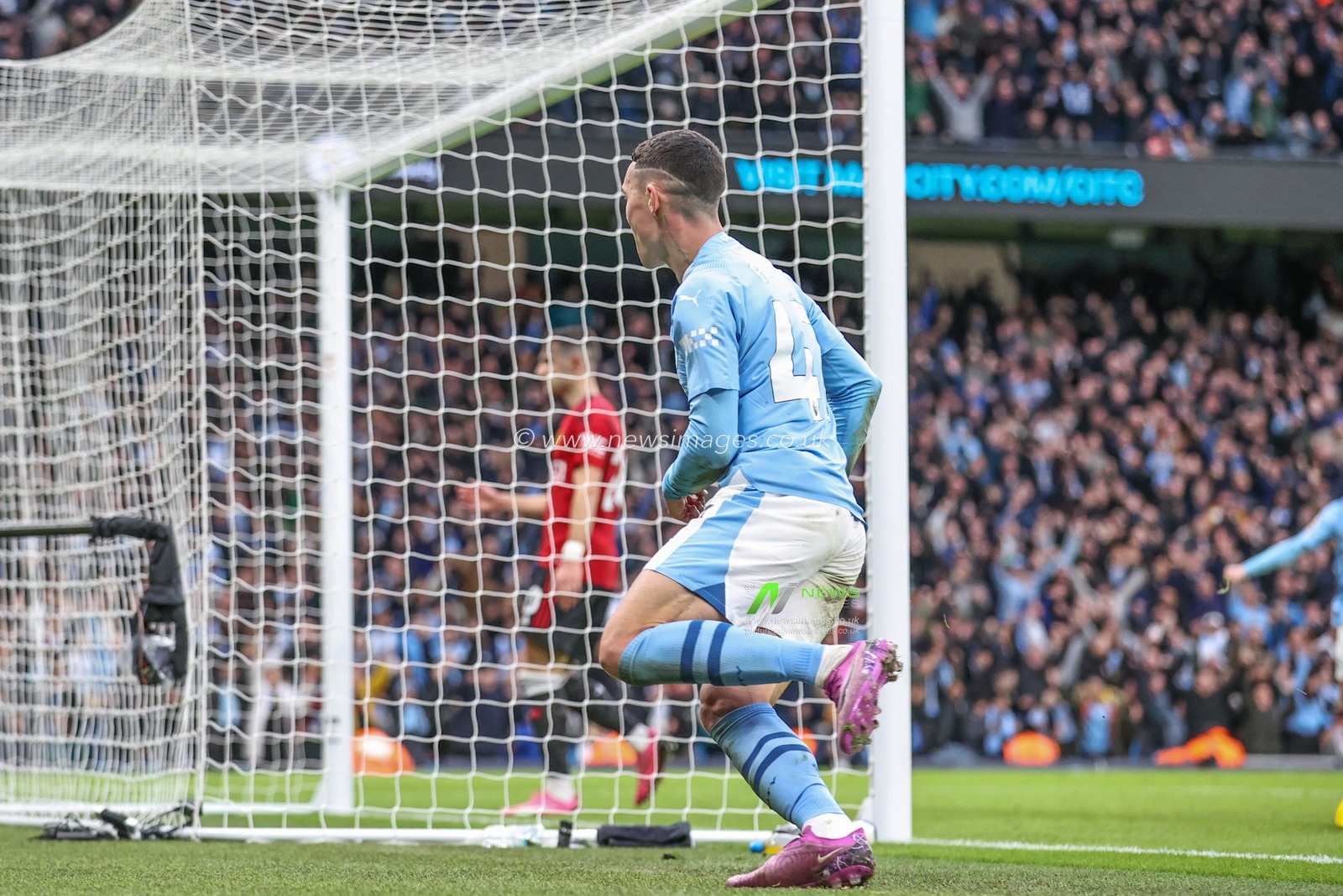 Phil Foden of Manchester City celebrates his goal to make it 2-1 during the Premier League match Manchester City vs Manchester United at Etihad Stadium, Manchester, United Kingdom, 3rd March 2024

(Photo by Mark Cosgrove/News Images)