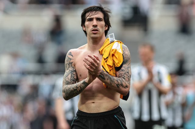 Sandro Tonali of Newcastle United applauds the fans during the Premier League match Newcastle Untied vs Brighton & Hove Albion at St. James's Park, Newcastle, United Kingdom on 02 May 2026

(Photo by Mark Cosgrove/News Images)