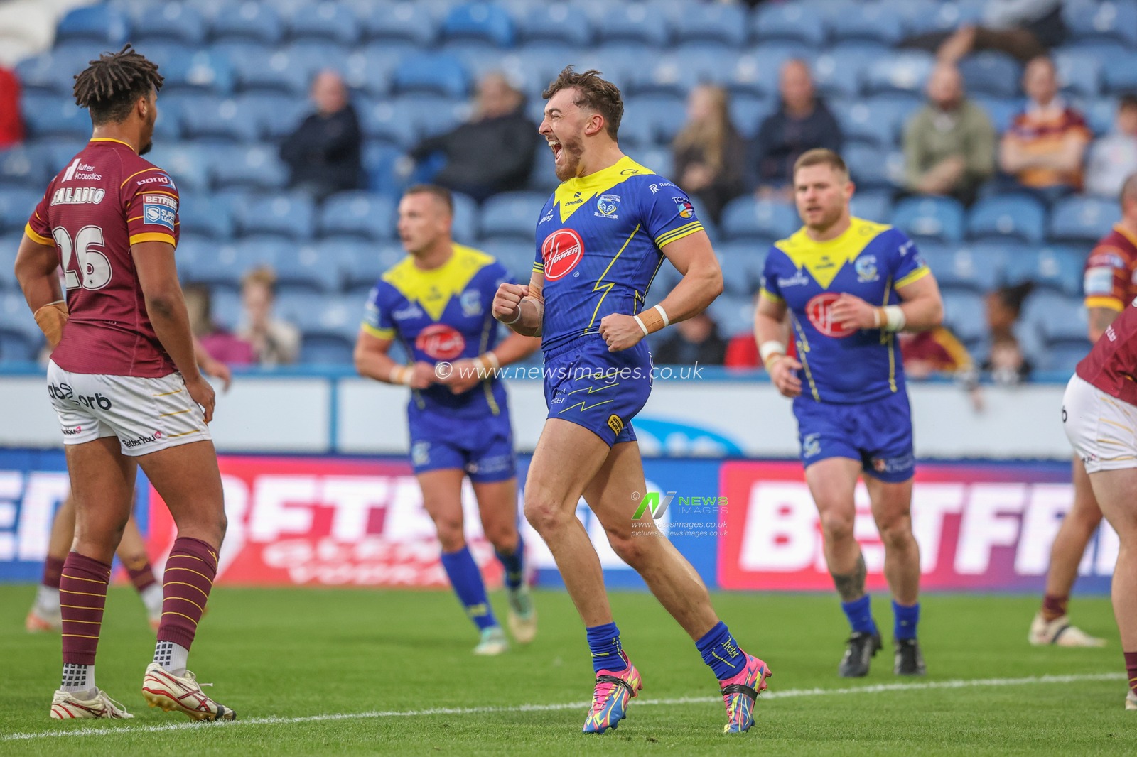 Matty Ashton of Warrington Wolves celebrates his try during the Betfred Super League Round 26 match Huddersfield Giants vs Warrington Wolves at John Smith's Stadium, Huddersfield, United Kingdom, 14th September 2024

(Photo by Alfie Cosgrove/News Images)