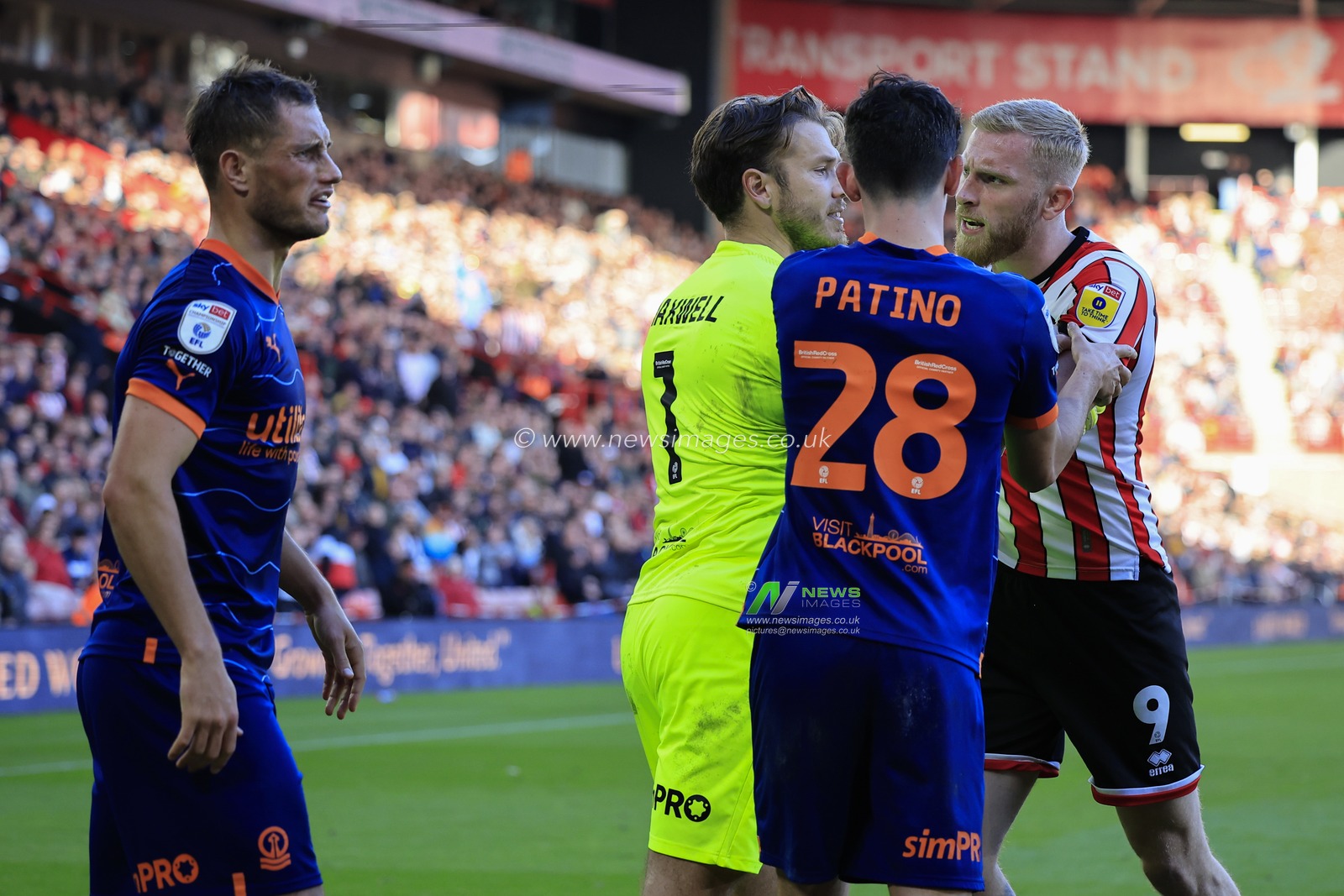 Oliver McBurnie #9 of Sheffield United shows his frustration during the Sky Bet Championship match Sheffield United vs Blackpool at Bramall Lane, Sheffield, United Kingdom, 15th October 2022

(Photo by Conor Molloy/News Images)