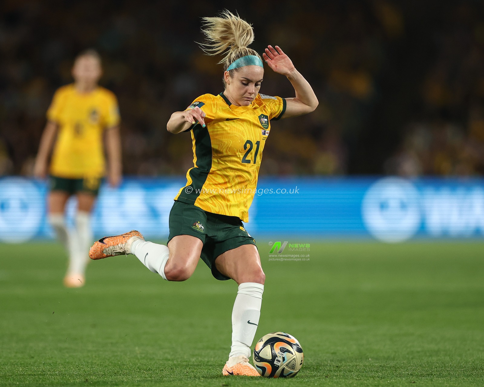 Ellie Carpenter #21 of Australia with the ball during the FIFA Women's World Cup 2023 Semi-Final match Australia Women vs England Women at Stadium Australia, Sydney, Australia, 16th August 2023

(Photo by Patrick Hoelscher/News Images)
