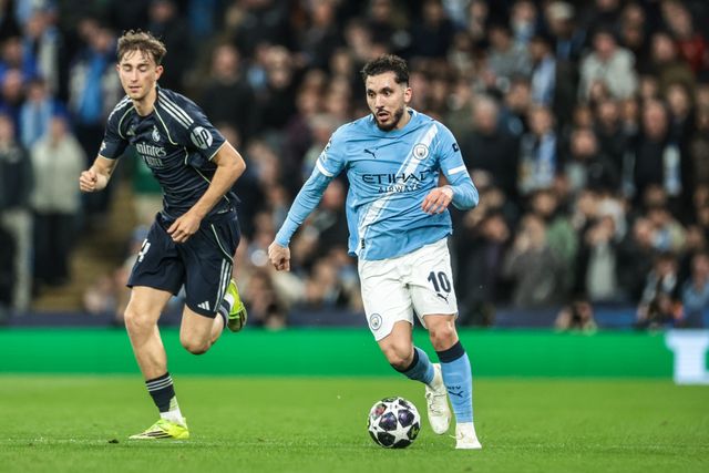 Rayan Cherki of Manchester City breaks with the ball during the UEFA Champions League last 16 second leg match Manchester City vs Real Madrid at The City of Manchester Stadium, Manchester, United Kingdom on 17 March 2026

(Photo by Mark Cosgrove/News Images)
