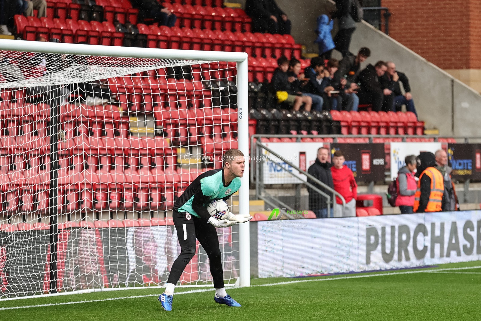 Ben Killip #23 of Barnsley in the pregame warmup session during the Sky Bet League 1 match Leyton Orient vs Barnsley at Matchroom Stadium, London, United Kingdom, 21st October 2023

(Photo by Mark Cosgrove/News Images)