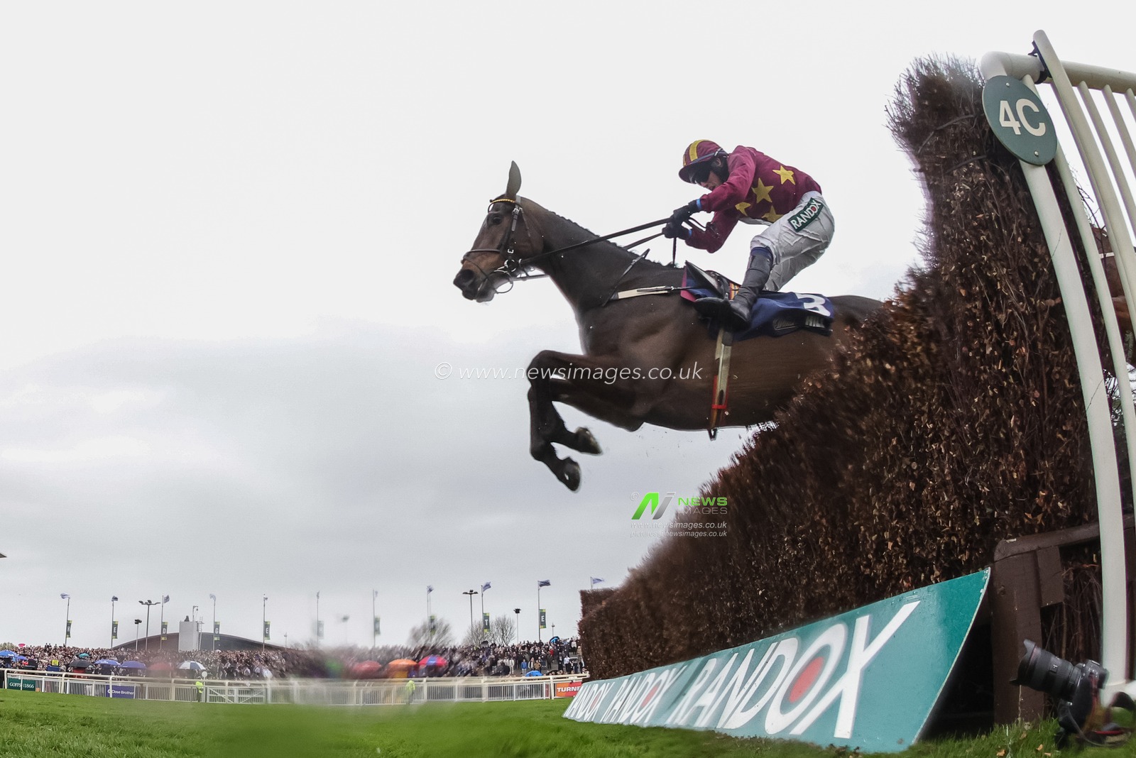 Koktail Divin ridden by D. J. O'Keeffe jumps the last fence to run on and win the 14:20 William Hill Manifesto Novices' Chase during the 2026 Randox Grand National Opening Day at Aintree Racecourse, Aintree, United Kingdom on 09 April 2026

(Photo by Mark Cosgrove/News Images)