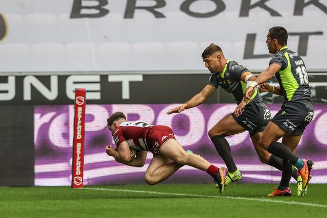 Jack Farrimond of Wigan Warriors goes over for a try during the Betfred Super League round 20 match Wigan Warriors vs Catalans Dragons at The Brick Community Stadium, Wigan, United Kingdom, 25th July 2025

(Photo by Alfie Cosgrove/News Images)