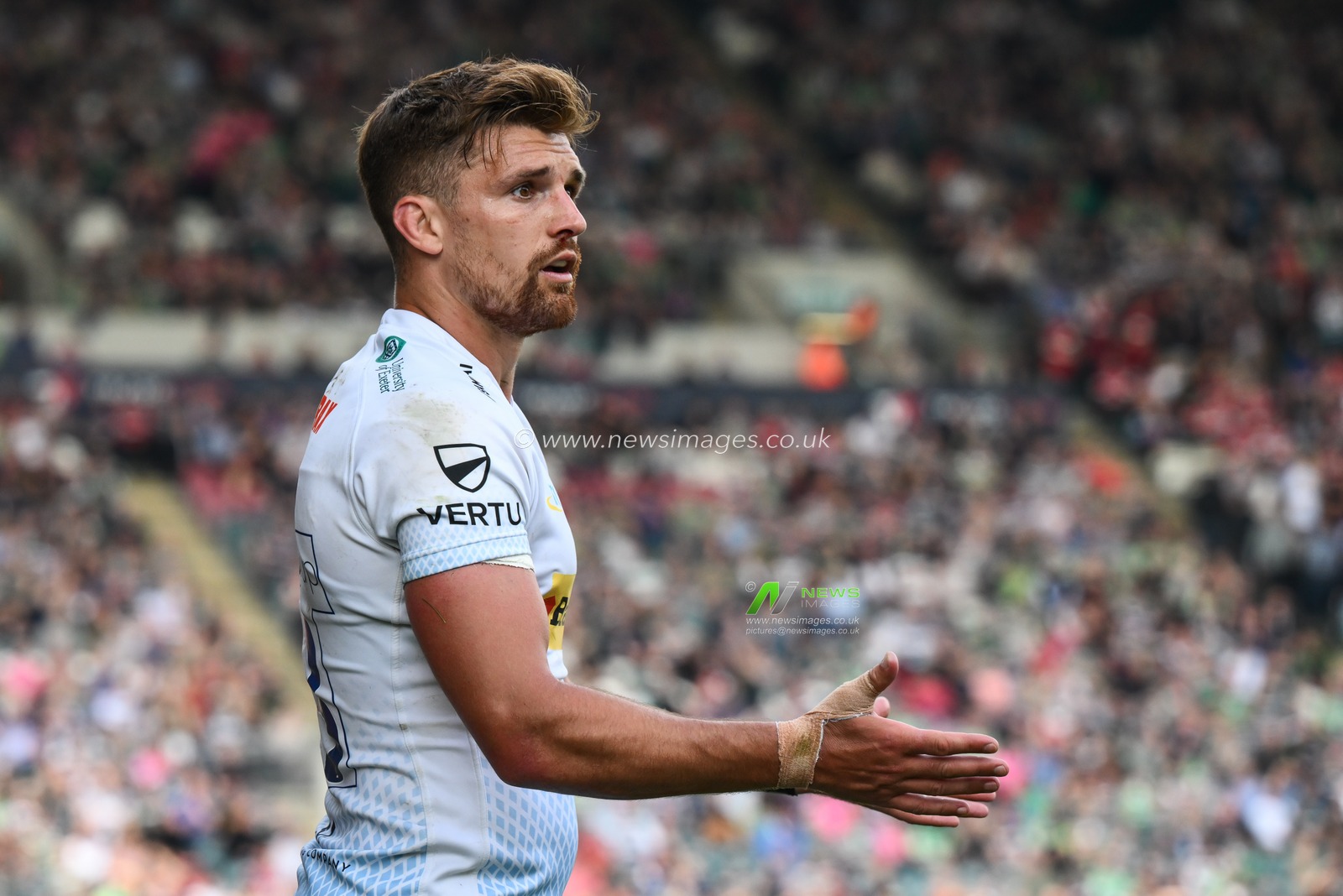 Henry Slade of Exeter Chiefs during the Gallagher Premiership match Leicester Tigers vs Exeter Chiefs at Mattioli Woods Welford Road, Leicester, United Kingdom, 18th May 2024

(Photo by Craig Thomas/News Images)