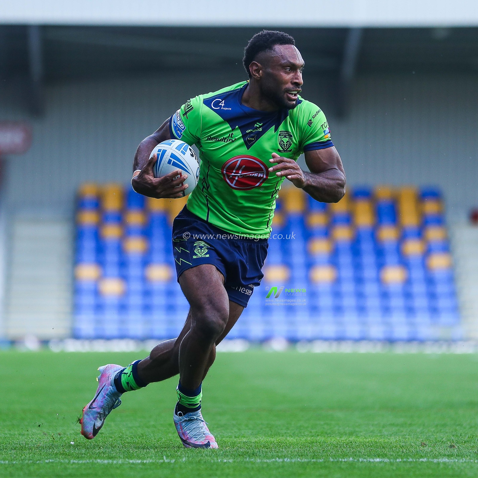 Zane Musgrove of Warrington Wolves runs with the ball during the Betfred Super League Round 21 match London Broncos vs Warrington Wolves at Plough Lane, Wimbledon, United Kingdom, 11th August 2024

(Photo by Izzy Poles/News Images)