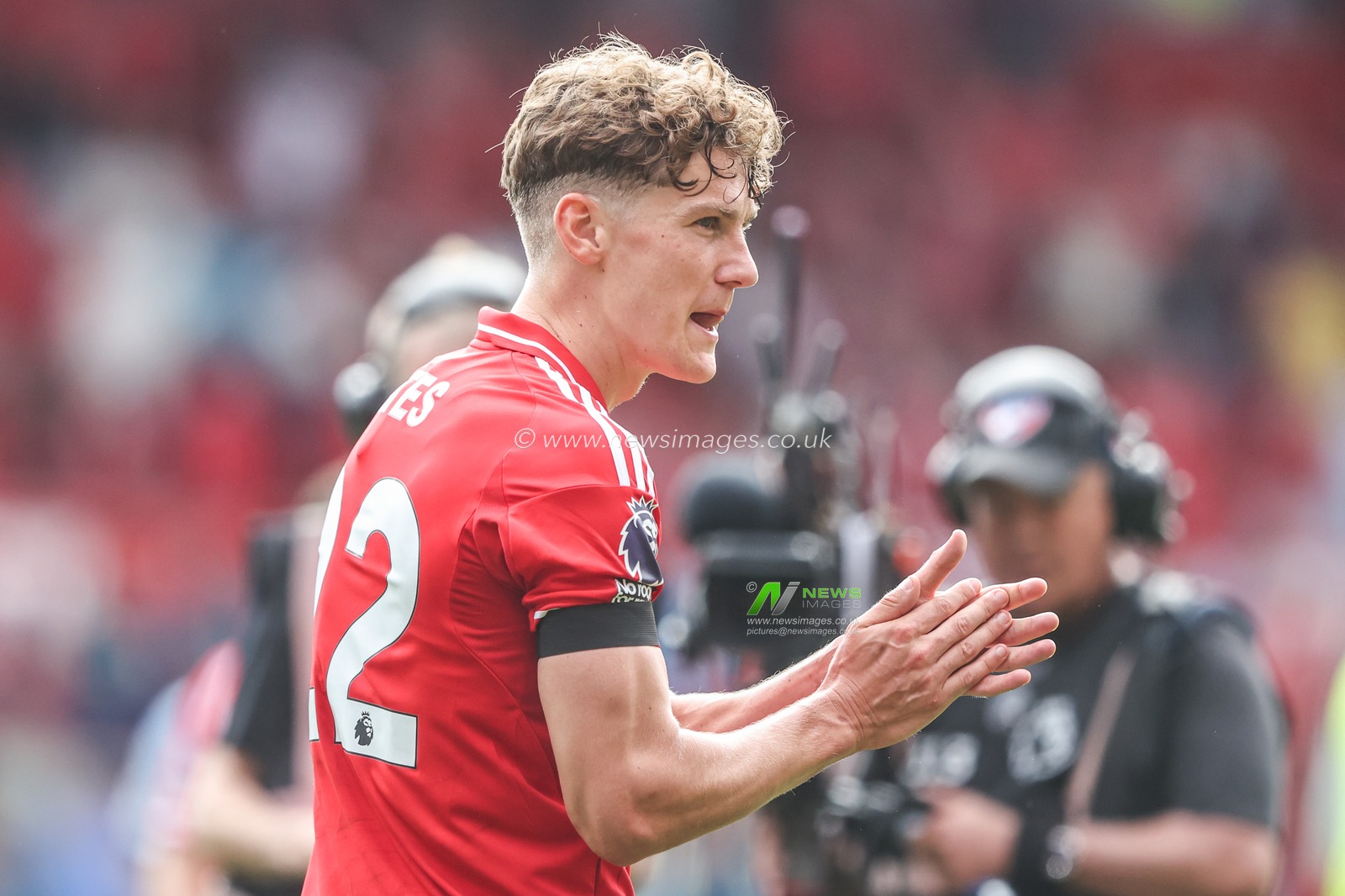Ryan Yates of Nottingham Forest applauds the fans after the game during the Premier League match Nottingham Forest vs Brentford at City Ground, Nottingham, United Kingdom, 16th August 2025

(Photo by Alfie Cosgrove/News Images)