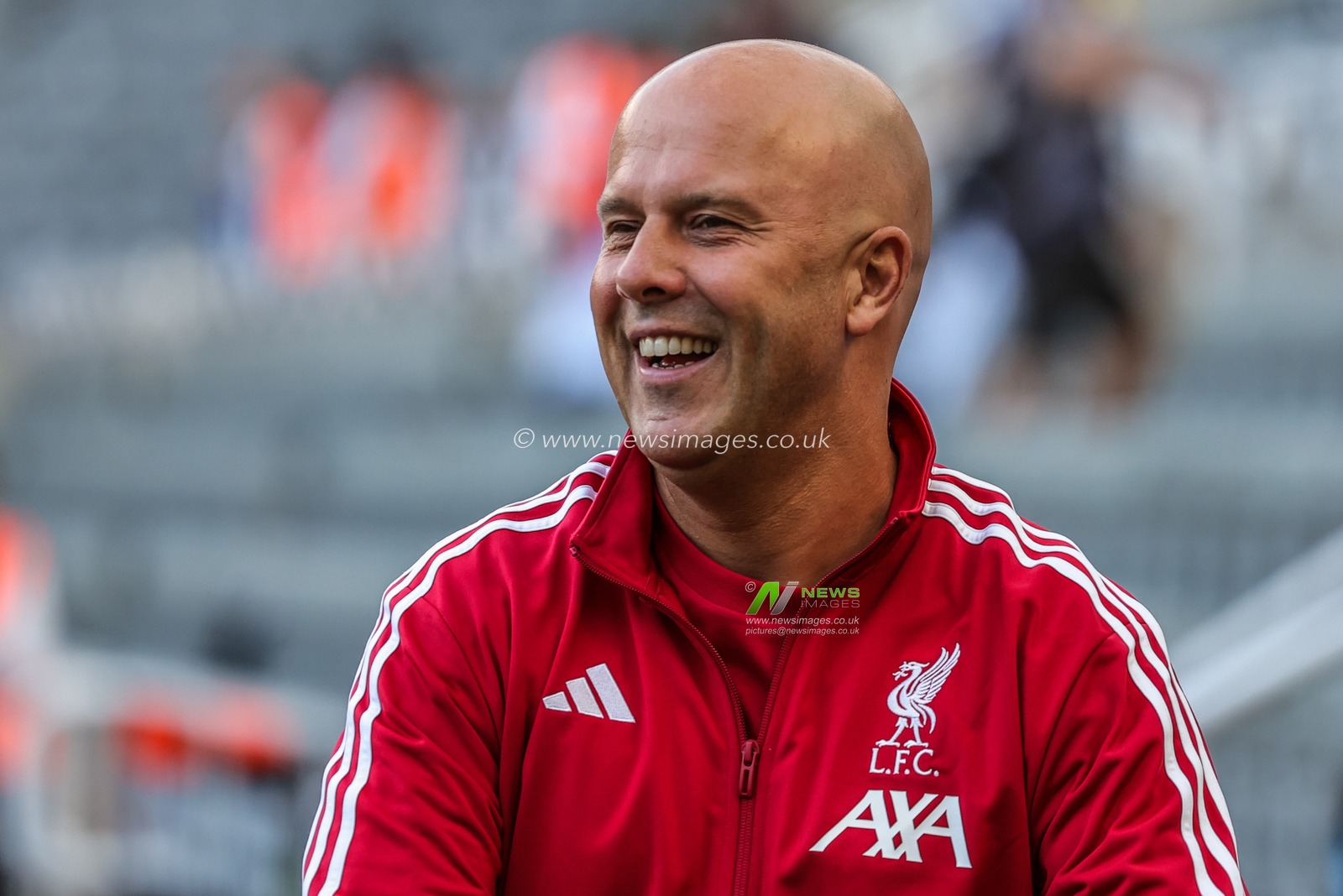 Arne Slot manager of Liverpool arrives during the Premier League match Newcastle United vs Liverpool at St. James's Park, Newcastle, United Kingdom, 25th August 2025

(Photo by Mark Cosgrove/News Images)