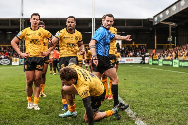 Referee  Jack Smith gives instructions to Blake Taaffe of Castleford Tigers during the Betfred Super League round 1 match Castleford Tigers vs Wigan Warriors at OneBore Stadium, Castleford, Untied Kingdom on 15 February 2026

(Photo by Alfie Cosgrove/News Images)
