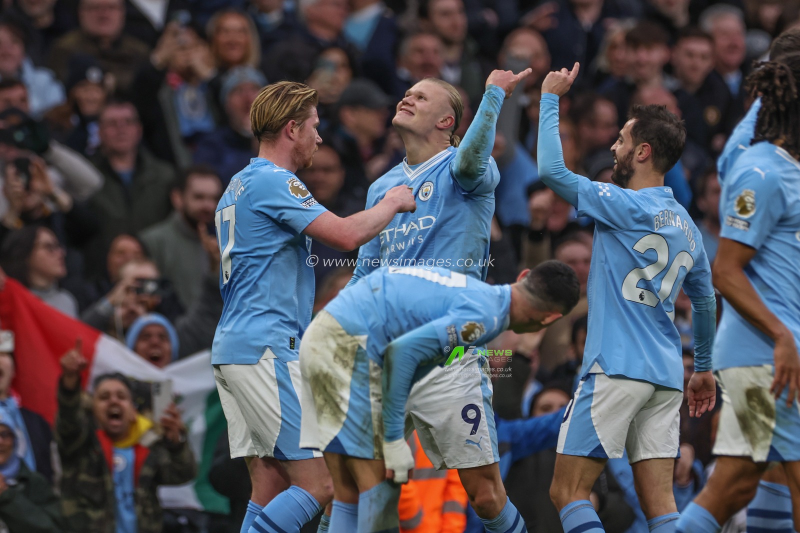 Erling Haaland of Manchester City celebrates his goal to make it 3-1 during the Premier League match Manchester City vs Manchester United at Etihad Stadium, Manchester, United Kingdom, 3rd March 2024

(Photo by Mark Cosgrove/News Images)