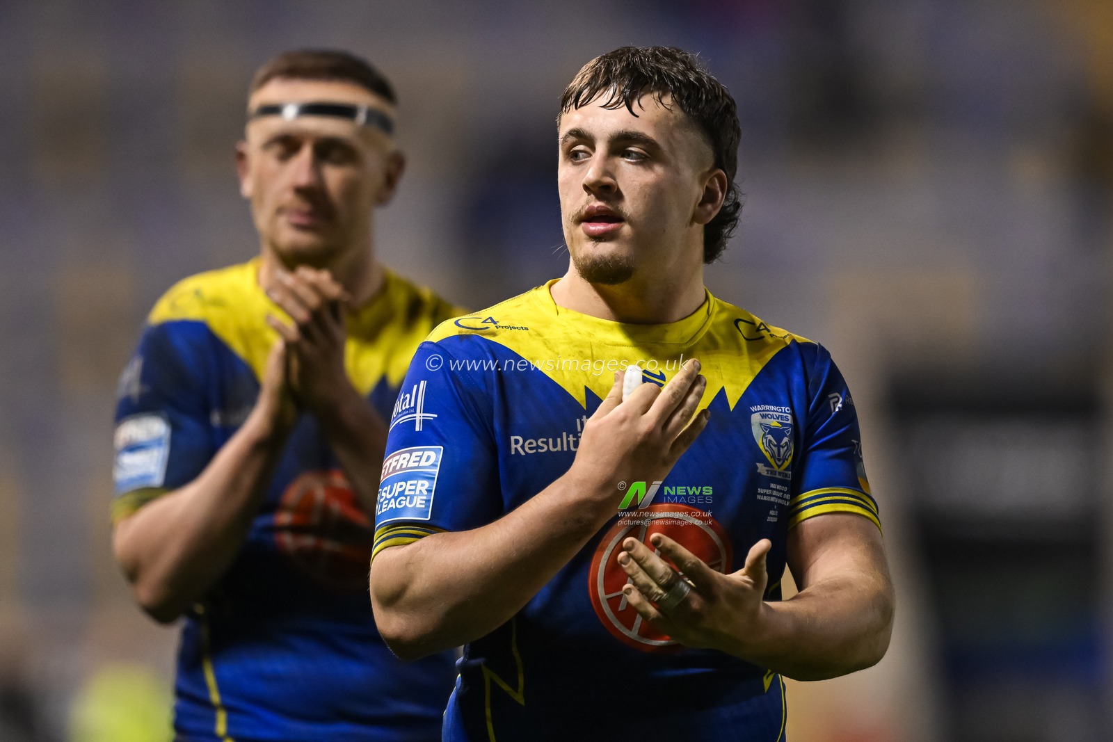 Max Wood of Warrington Wolves applauds the fans at the end of the Betfred Super League Round 2 match Warrington Wolves vs Hull FC at Halliwell Jones Stadium, Warrington, United Kingdom, 23rd February 2024

(Photo by Craig Thomas/News Images)