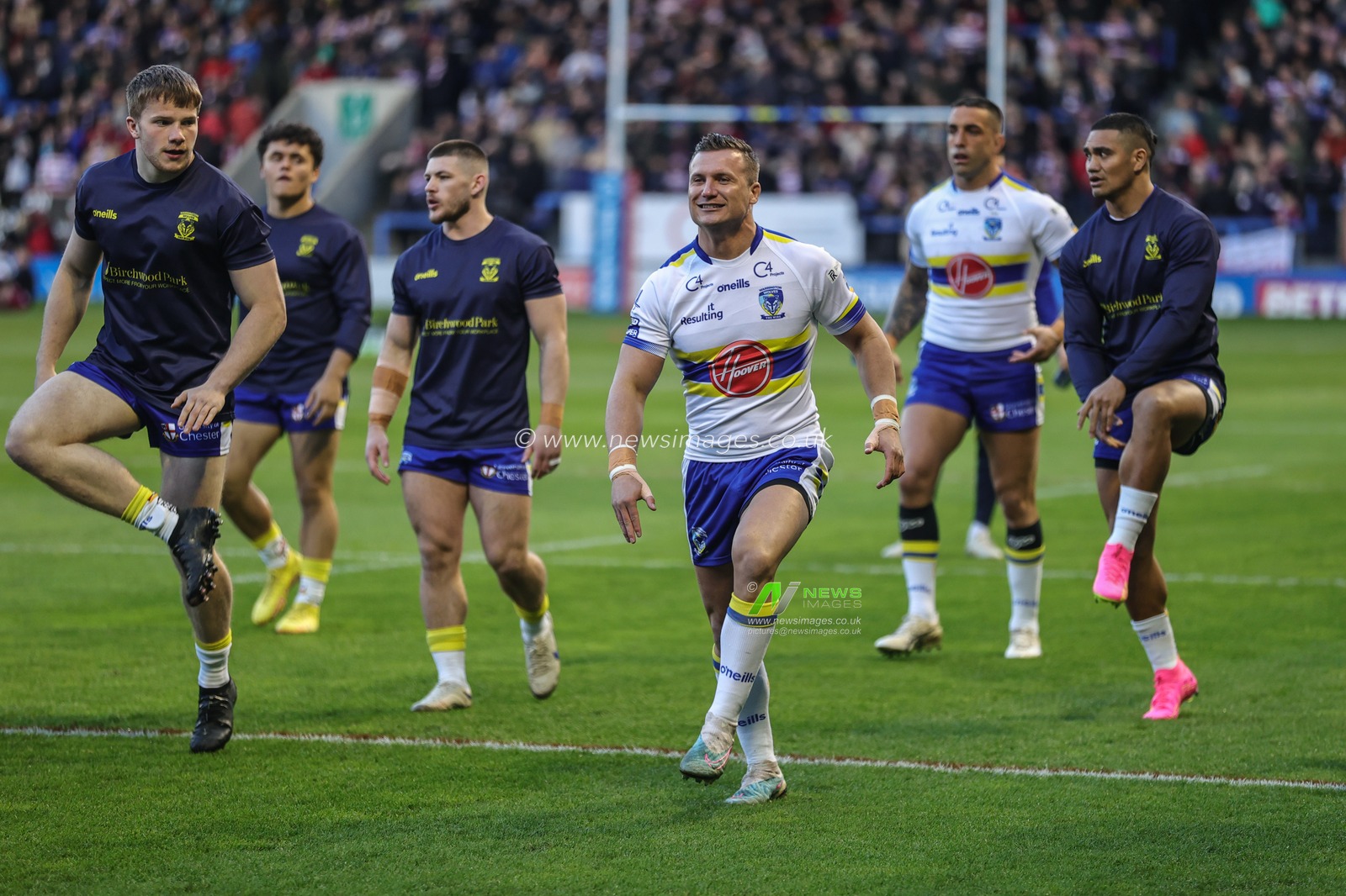 Josh Drinkwater #7 of Warrington Wolves in the pre-game warm up session during the Betfred Super League Round 9 match Warrington Wolves vs Wigan Warriors at Halliwell Jones Stadium, Warrington, United Kingdom, 14th April 2023

(Photo by Mark Cosgrove/News Images)