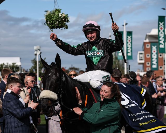 Strong Leader ridden by Sean Bowen and trained by Olly Murphy wins the wins the 15:05 My JRL Group Liverpool Hurdle during the Randox Grand National Day 2024 at Aintree Racecourse, Liverpool, United Kingdom, 13th April 2024

(Photo by Mark Cosgrove/News Images)