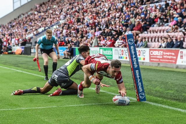 Jake Wardle of Wigan Warriors goes over for a try during the Betfred Super League round 20 match Wigan Warriors vs Catalans Dragons at The Brick Community Stadium, Wigan, United Kingdom, 25th July 2025

(Photo by Alfie Cosgrove/News Images)