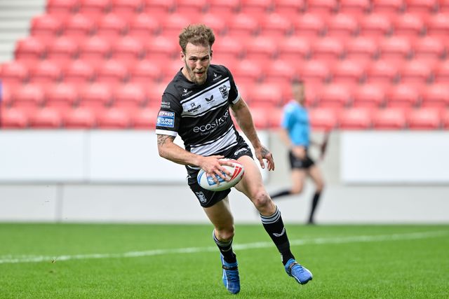 Ben Reynolds of Hull FC breaks forward to score a try to make it 4-4 during the Betfred Super League Round 16 match Salford Red Devils vs Hull FC at Salford Community Stadium, Eccles, United Kingdom, 7th July 2024

(Photo by Cody Froggatt/News Images)