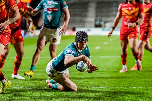 George Whitby of St Helens goes over for a try during the Betfred Challenge Cup Quarter Final match St Helens vs Catalans Dragons at The BrewDog Stadium, St Helens, United Kingdom on 10 April 2026

(Photo by Maynard Manyowa/News Images)