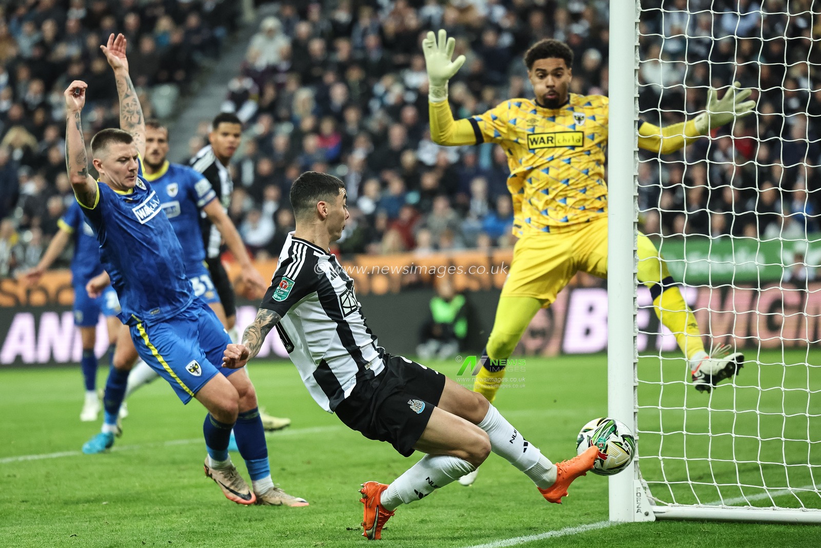 Miguel AlmirÃ³n of Newcastle United shoots wide of the post during the Carabao Cup 3rd Round Newcastle United vs AFC Wimbledon at St. James's Park, Newcastle, United Kingdom, 1st October 2024

(Photo by Mark Cosgrove/News Images)