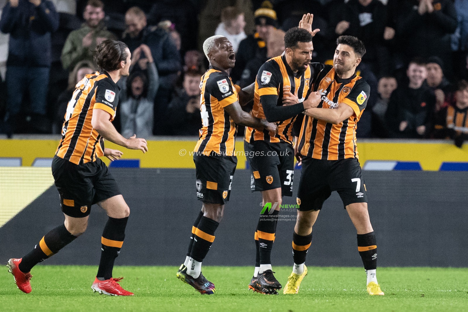 Cyrus Christie #33 of Hull City celebrates his goal and makes the score 1-1 during the Sky Bet Championship match Hull City vs Middlesbrough at MKM Stadium, Hull, United Kingdom, 1st November 2022

(Photo by James Heaton/News Images)
