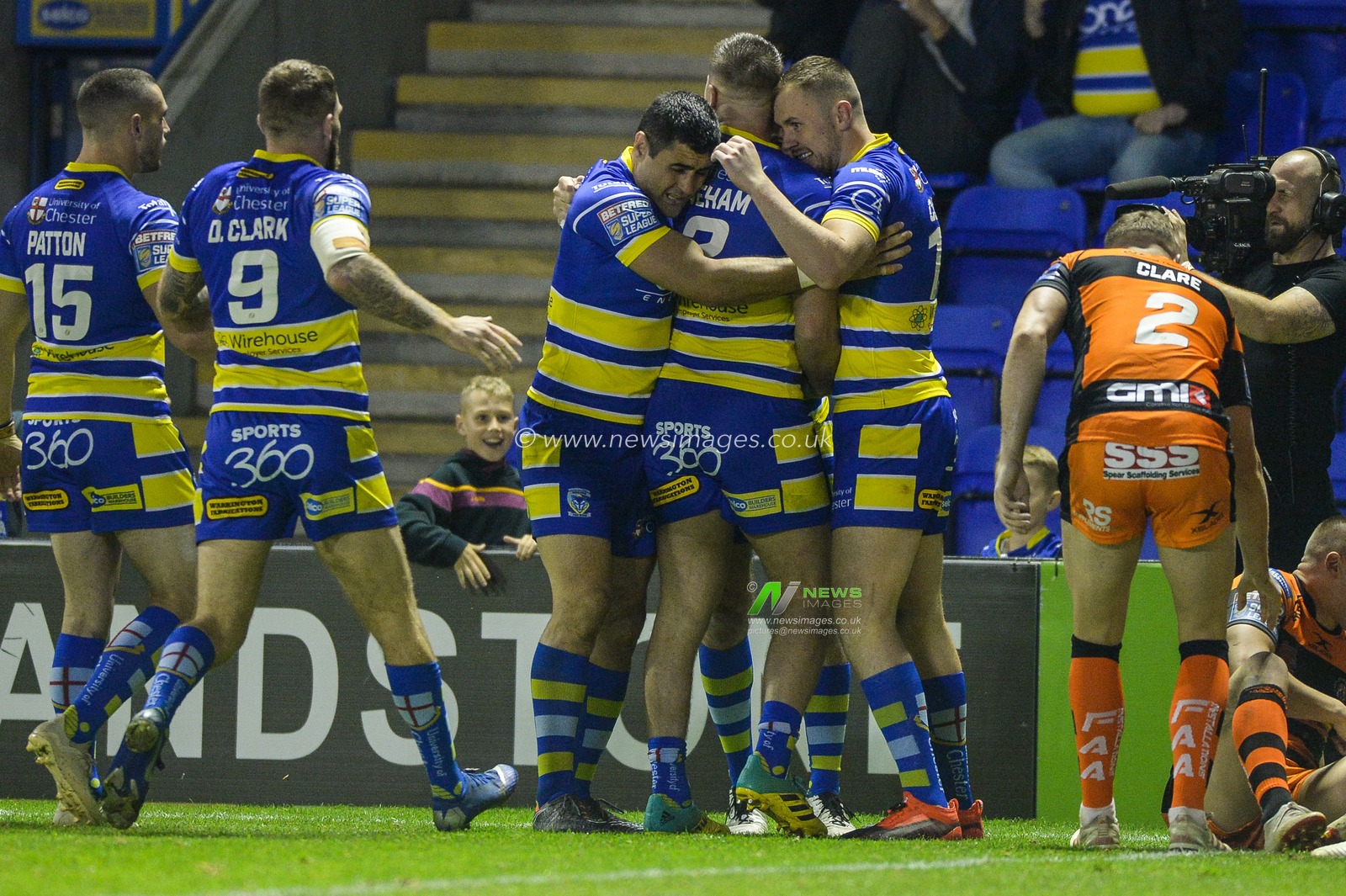 19th September 2019 , Halliwell Jones Stadium, Warrington, England;  Betfred Super League, Round Eliminator 1, Warrington Wolves vs Castleford Tigers ; Warrington Wolves celebrate an early second half Jake Mamo try.


Credit: Dean Williams/News Images