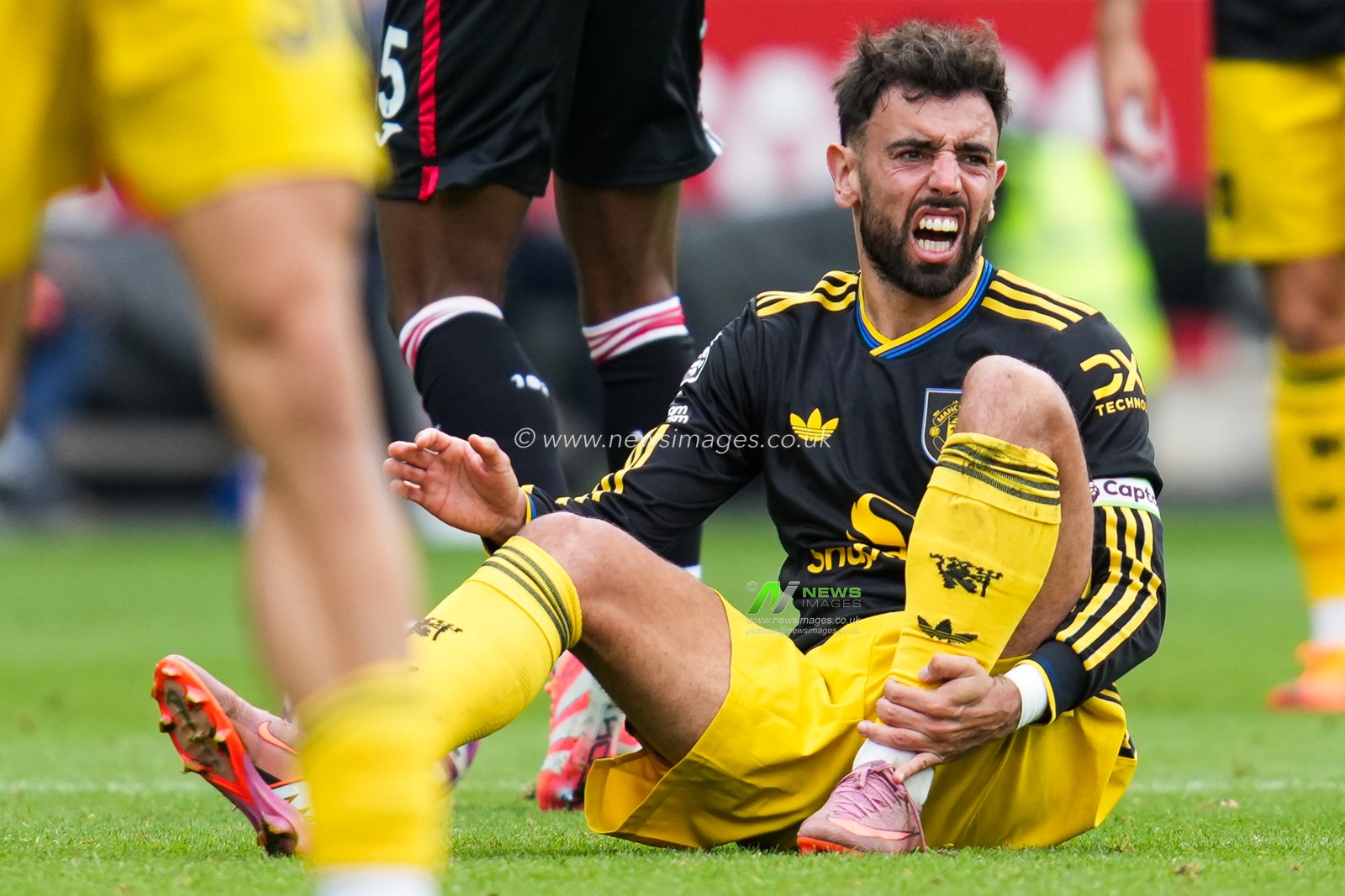Bruno Fernandes of Manchester United during the Premier League match Brentford vs Manchester United at The Gtech Community Stadium, London, United Kingdom, 27th September 2025

(Photo by Harvey Murphy/News Images)