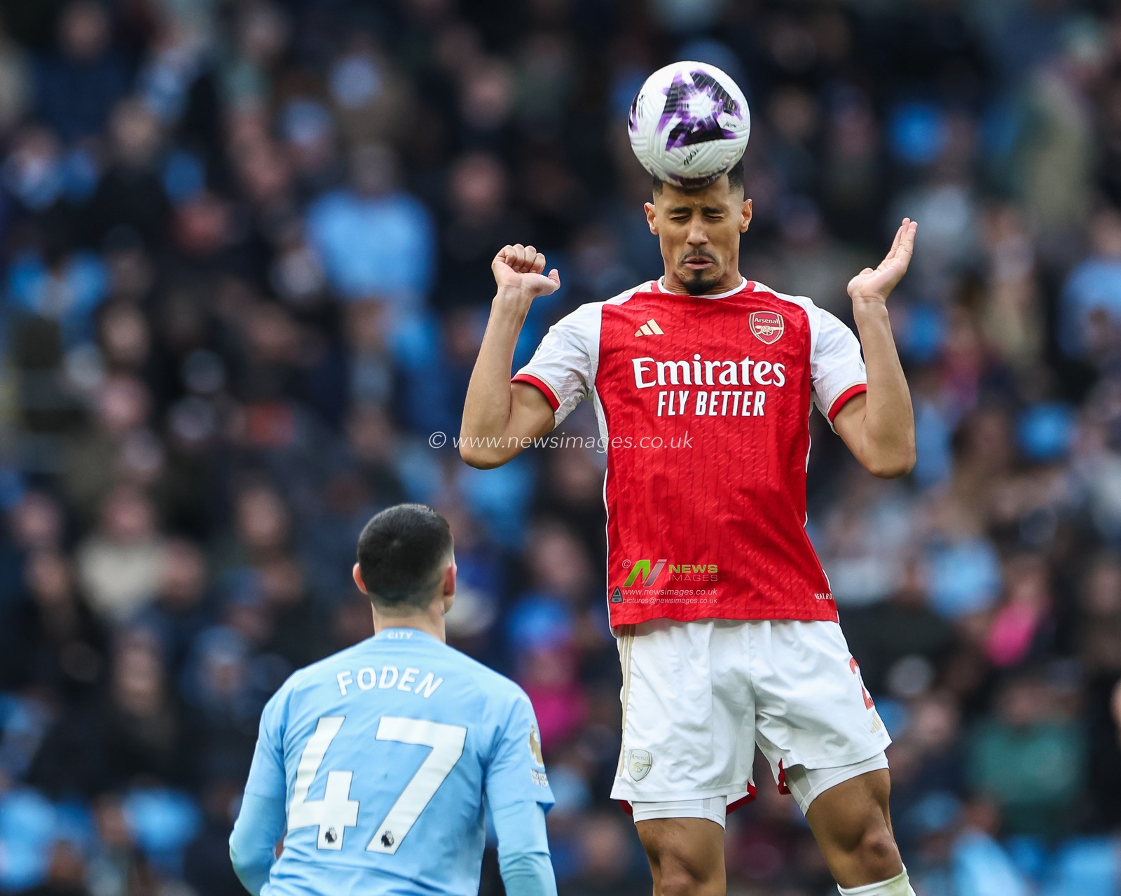 William Saliba of Arsenal wins the header during the Premier League match Manchester City vs Arsenal at Etihad Stadium, Manchester, United Kingdom, 31st March 2024

(Photo by Mark Cosgrove/News Images)
