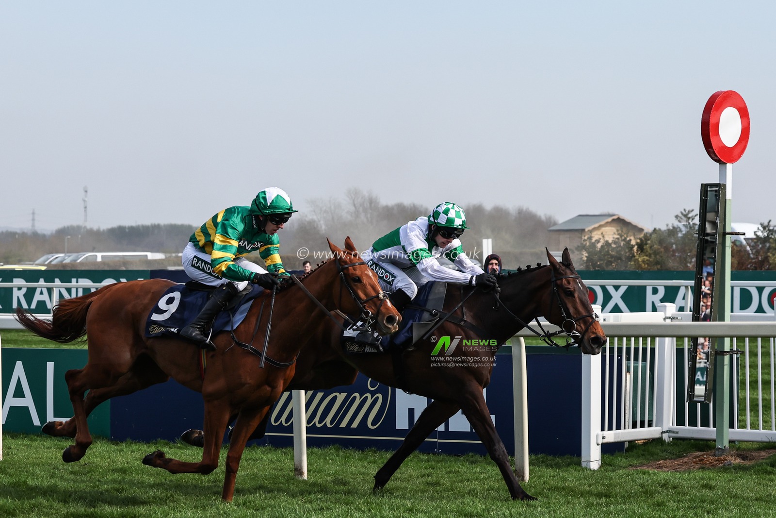 Wellington Arch ridden by Jonjo Oâ€™Neill JR wins the William Hill Handicap Hurdle during the Randox Grand National 2025 Day 2 Ladies Day at Aintree Racecourse, Liverpool, United Kingdom, 4th April 2025

(Photo by Mark Cosgrove/News Images)