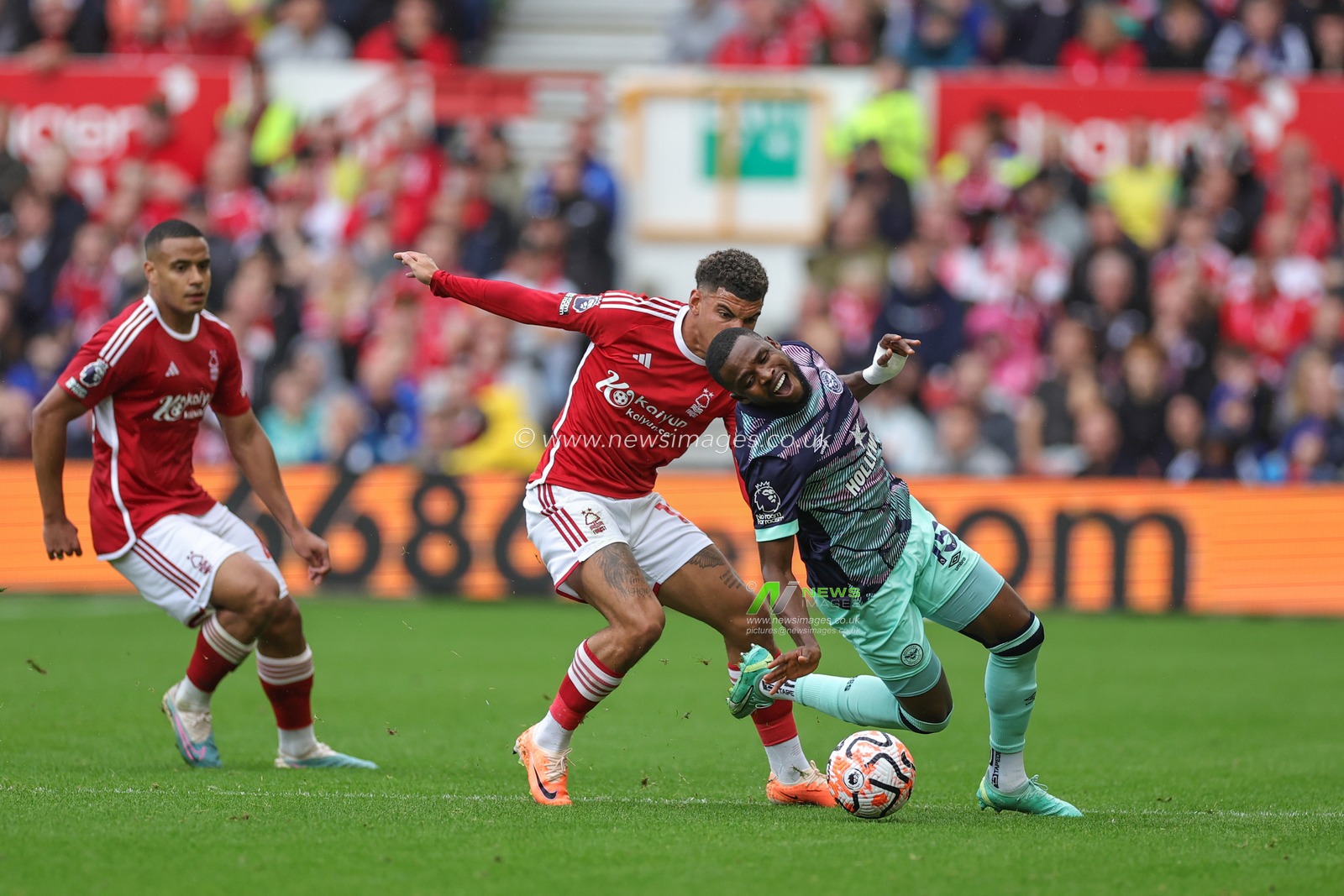 Morgan Gibbs-White #10 of Nottingham Forest fouls Frank Onyeka #15 of Brentford during the Premier League match Nottingham Forest vs Brentford at City Ground, Nottingham, United Kingdom, 1st October 2023

(Photo by Mark Cosgrove/News Images)