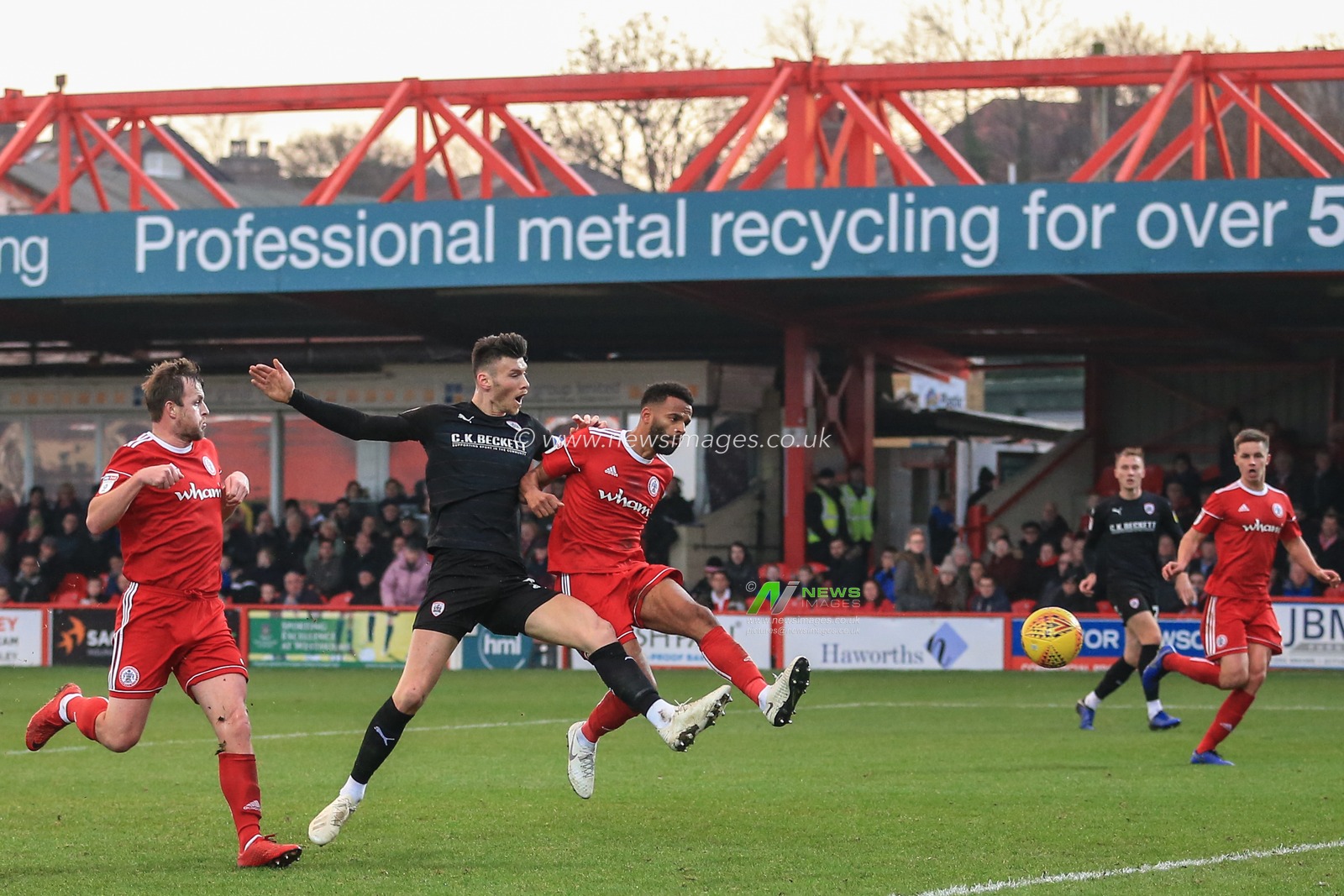 17th November 2018, Wham Ground, Accrington, England; Sky Bet League One, Accrington Stanley v Barnsley ; Kieffer Moore (19) of Barnsley shoots on goal and just misses 


Credit: Mark Cosgrove/News Images

English Football League images are subject to DataCo Licence