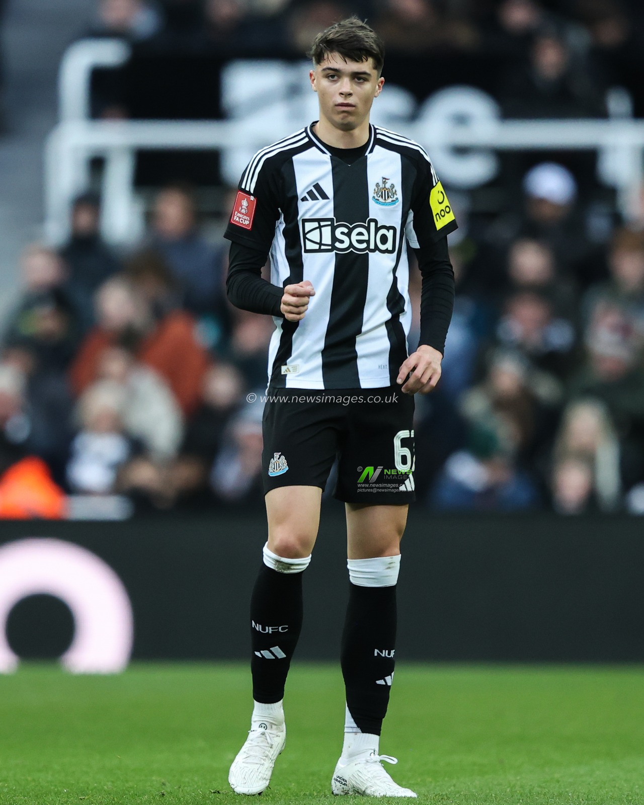 Lewis Miley of Newcastle United during the Emirates FA Cup 3rd Round match Newcastle United vs Bromley FC at St. James's Park, Newcastle, United Kingdom, 12th January 2025

(Photo by Alfie Cosgrove/News Images)