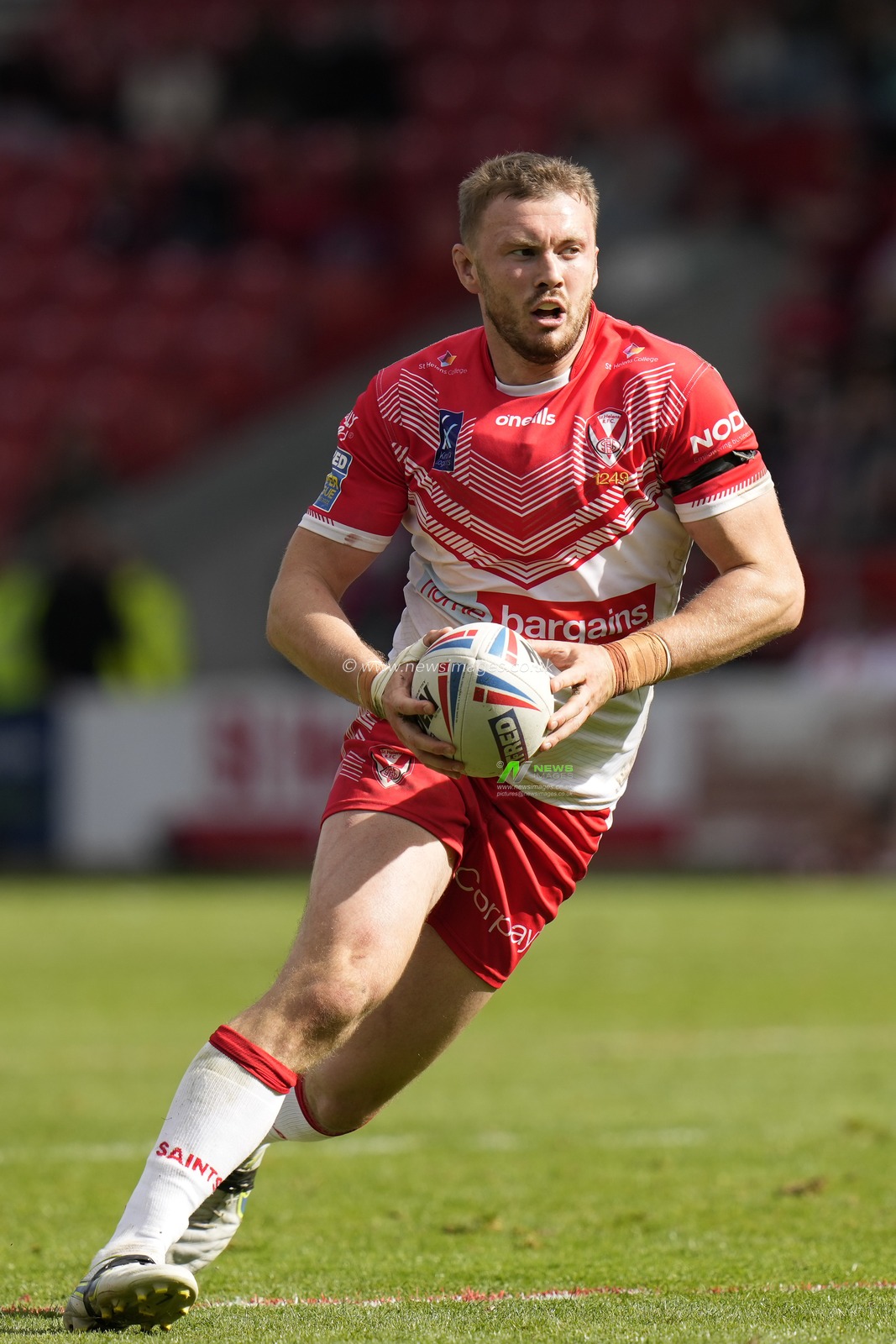 Joe Batchelor #12 of St Helens during the Betfred Super League match St Helens vs Salford Red Devils at Totally Wicked Stadium, St Helens, United Kingdom, 17th September 2022

(Photo by Steve Flynn/News Images)
