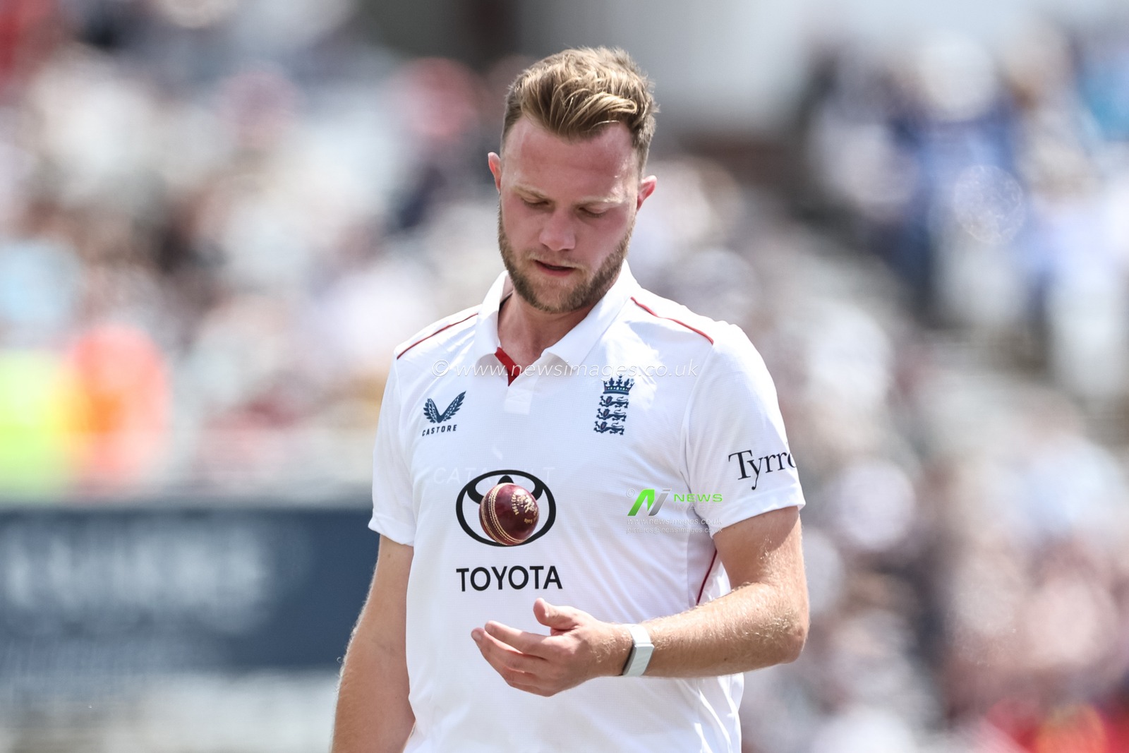 Sam Cook of England with the ball during the Rothesay Test Match Day 2 England vs Zimbabwe at Trent Bridge, Nottingham, United Kingdom, 23rd May 2025

(Photo by Mark Cosgrove/News Images)