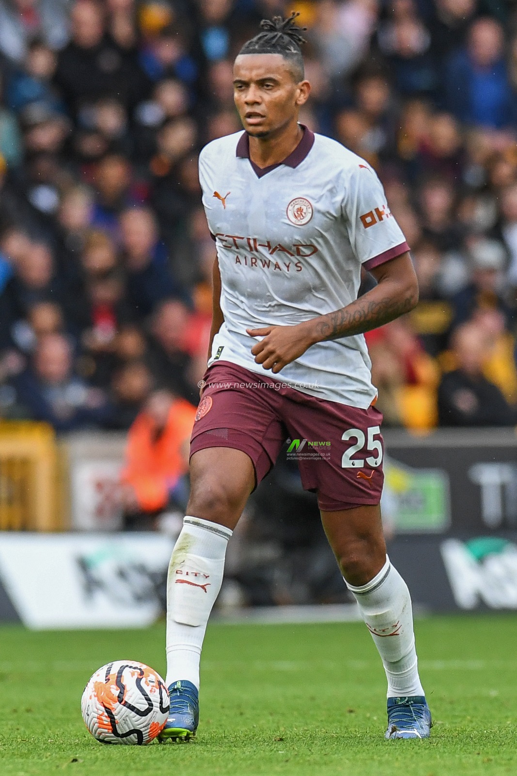 Manuel Akanji #25 of Manchester City during the Premier League match Wolverhampton Wanderers vs Manchester City at Molineux, Wolverhampton, United Kingdom, 30th September 2023

(Photo by Mike Jones/News Images)