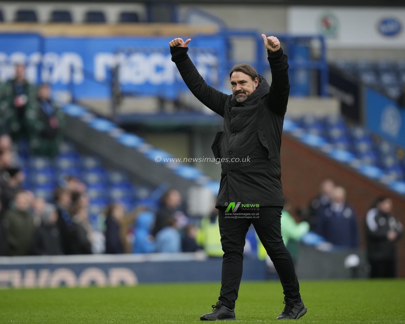 Daniel Farke manager of Leeds United salutes the fans after the Sky Bet Championship match Blackburn Rovers vs Leeds United at Ewood Park, Blackburn, United Kingdom, 9th December 2023

(Photo by Steve Flynn/News Images)