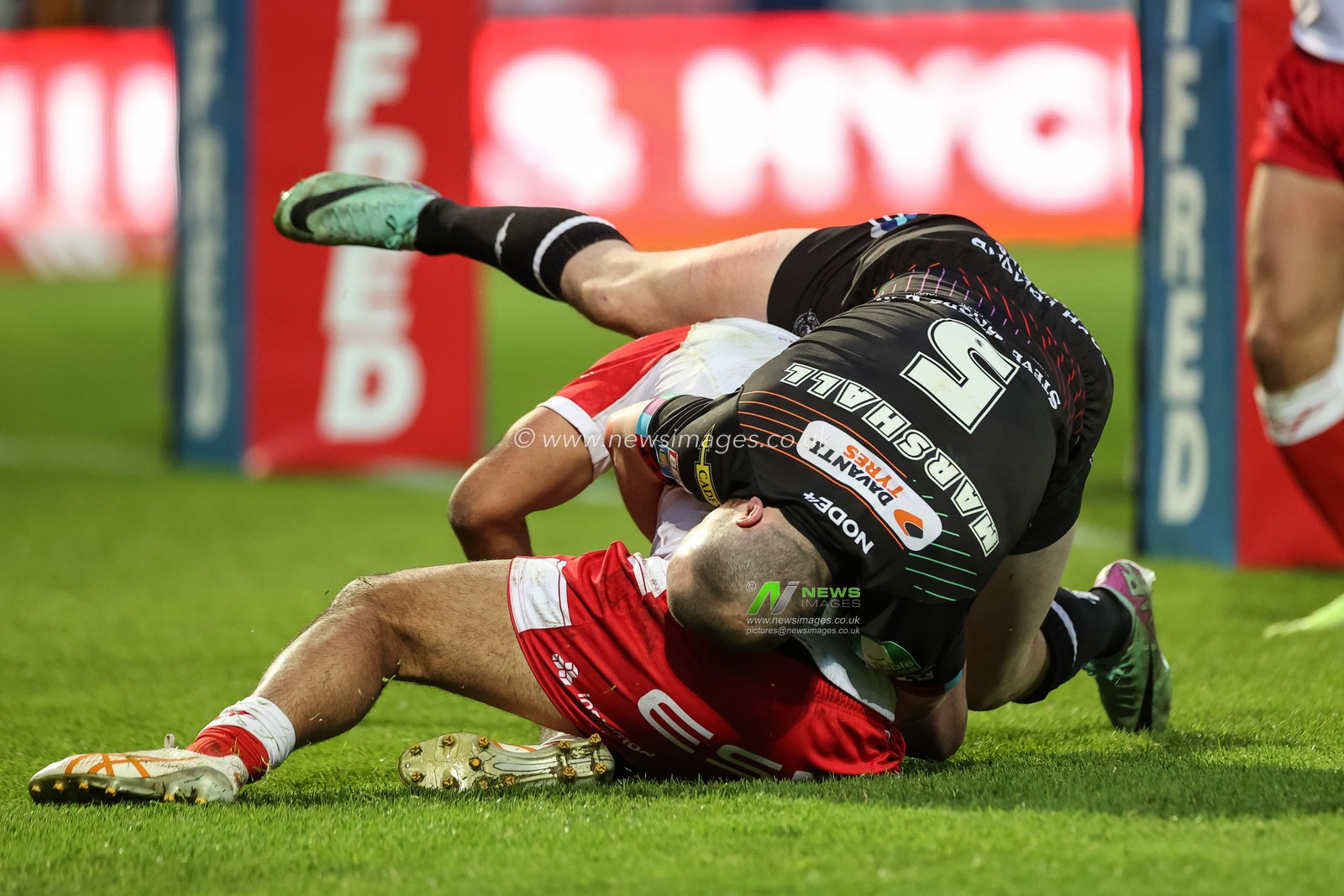 Peta Hiku of Hull KR runs in a 30 yard solo try to make it 16-0 during the Betfred Super League Round 9 match Hull KR vs Wigan Warriors at Sewell Group Craven Park, Kingston upon Hull, United Kingdom, 26th April 2024

(Photo by Mark Cosgrove/News Images)