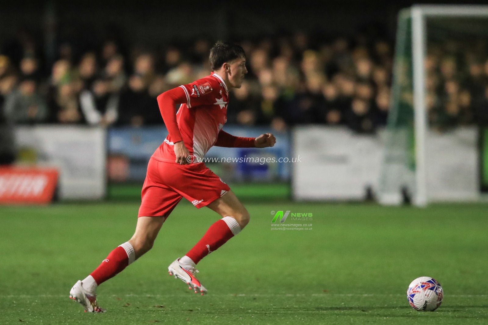 MaÃ«l de Gevigney #6 of Barnsley breaks with the ball during the Emirates FA Cup match Horsham FC vs Barnsley at The Camping World Community Stadium, Horsham, United Kingdom, 14th November 2023

(Photo by Alfie Cosgrove/News Images)