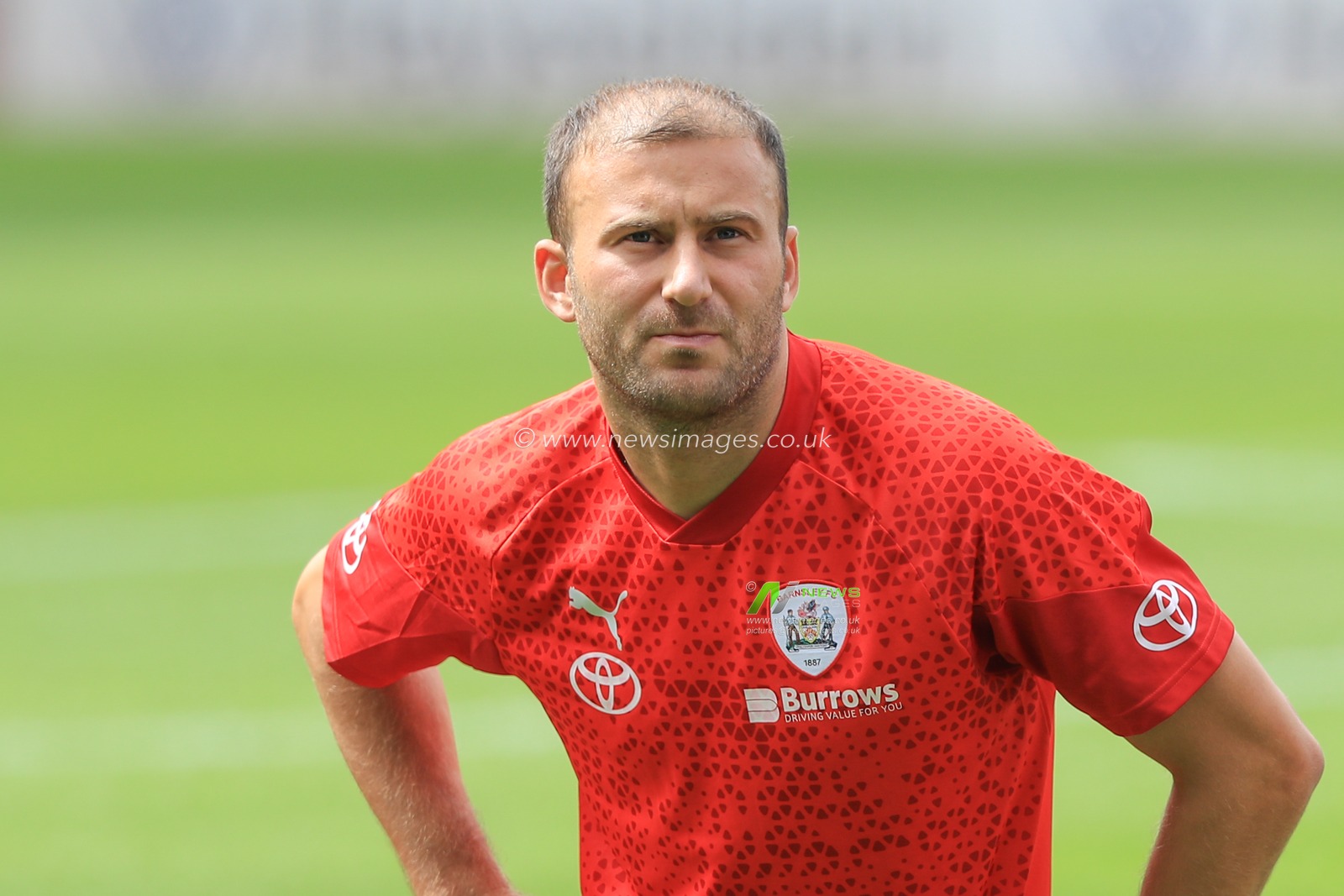 Herbie Kane #8 of Barnsley in the pregame warmup session during the Sky Bet League 1 match Barnsley vs Port Vale at Oakwell, Barnsley, United Kingdom, 5th August 2023

(Photo by Alfie Cosgrove/News Images)