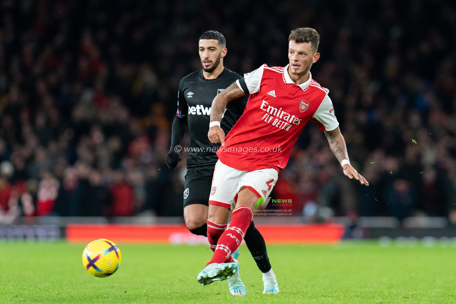 Ben White #4 of Arsenal during the Premier League match Arsenal vs West Ham United at Emirates Stadium, London, United Kingdom, 26th December 2022

(Photo by Richard Washbrooke/News Images)