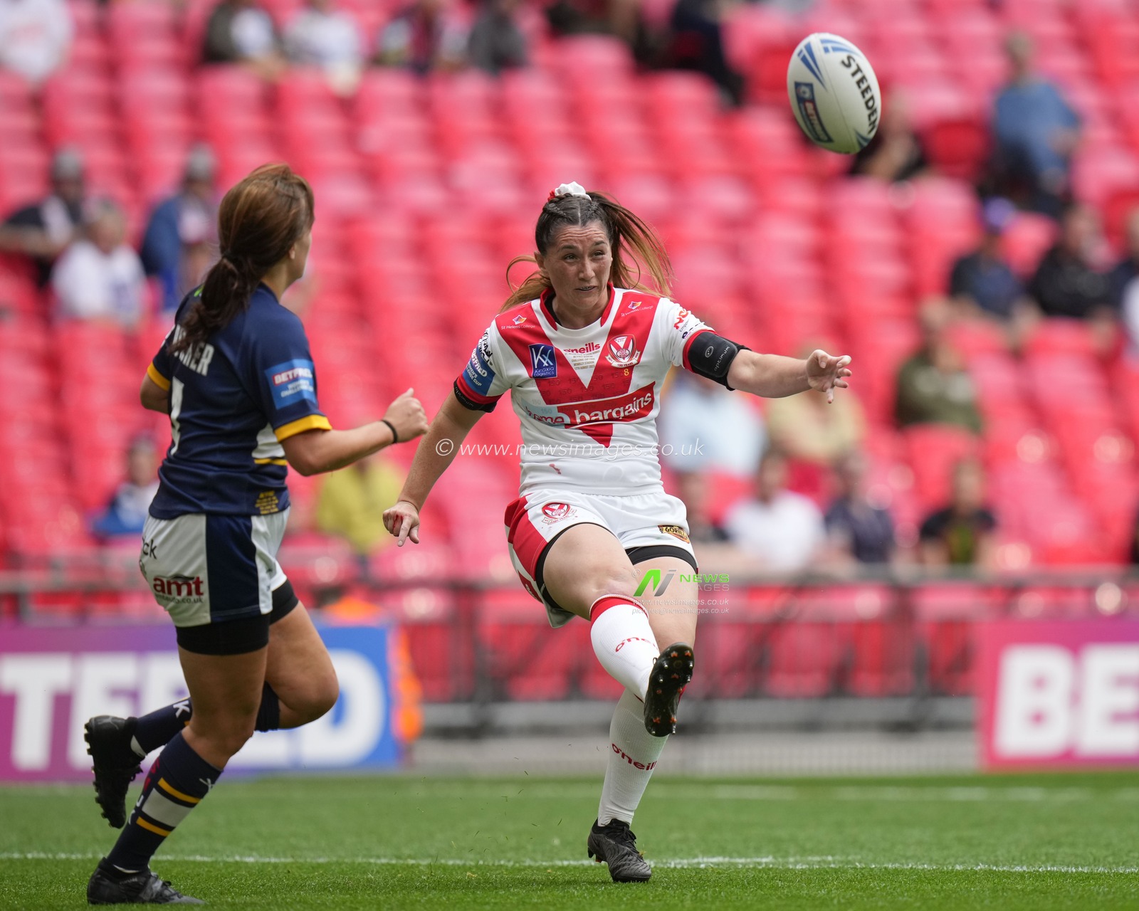 Faye Gaskin #7  of St. Helens puts up a kick during the Betfred Womens Challenge Cup Final match Leeds Rhinos vs St Helens at Wembley Stadium, London, United Kingdom, 12th August 2023

(Photo by Steve Flynn/News Images)