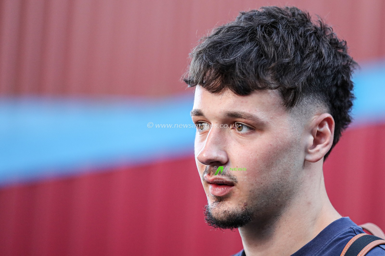James Trafford of Burnley arrives at stadium ahead of the Sky Bet Championship match Burnley vs Norwich City at Turf Moor, Burnley, United Kingdom, 11th April 2025

(Photo by Jorge Horsted/News Images)