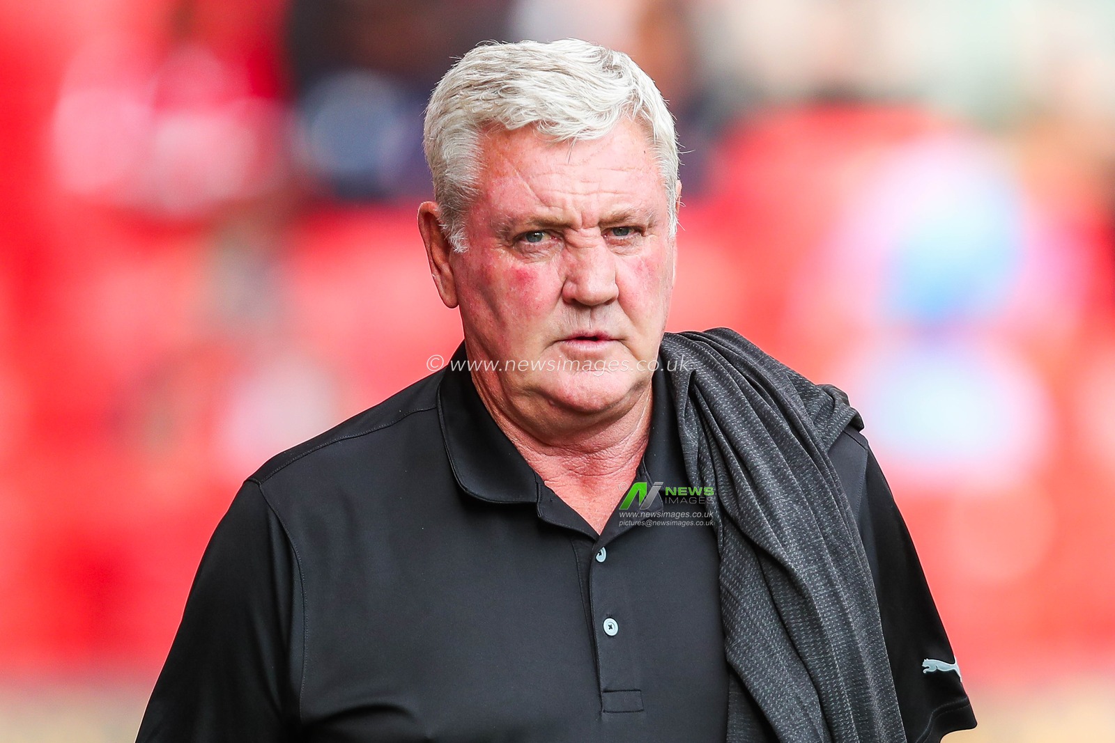 Steve Bruce of Blackpool walks out of the tunnel the Sky Bet League 1 match Charlton Athletic vs Blackpool at The Valley, London, United Kingdom, 21st September 2024

(Photo by Izzy Poles/News Images)