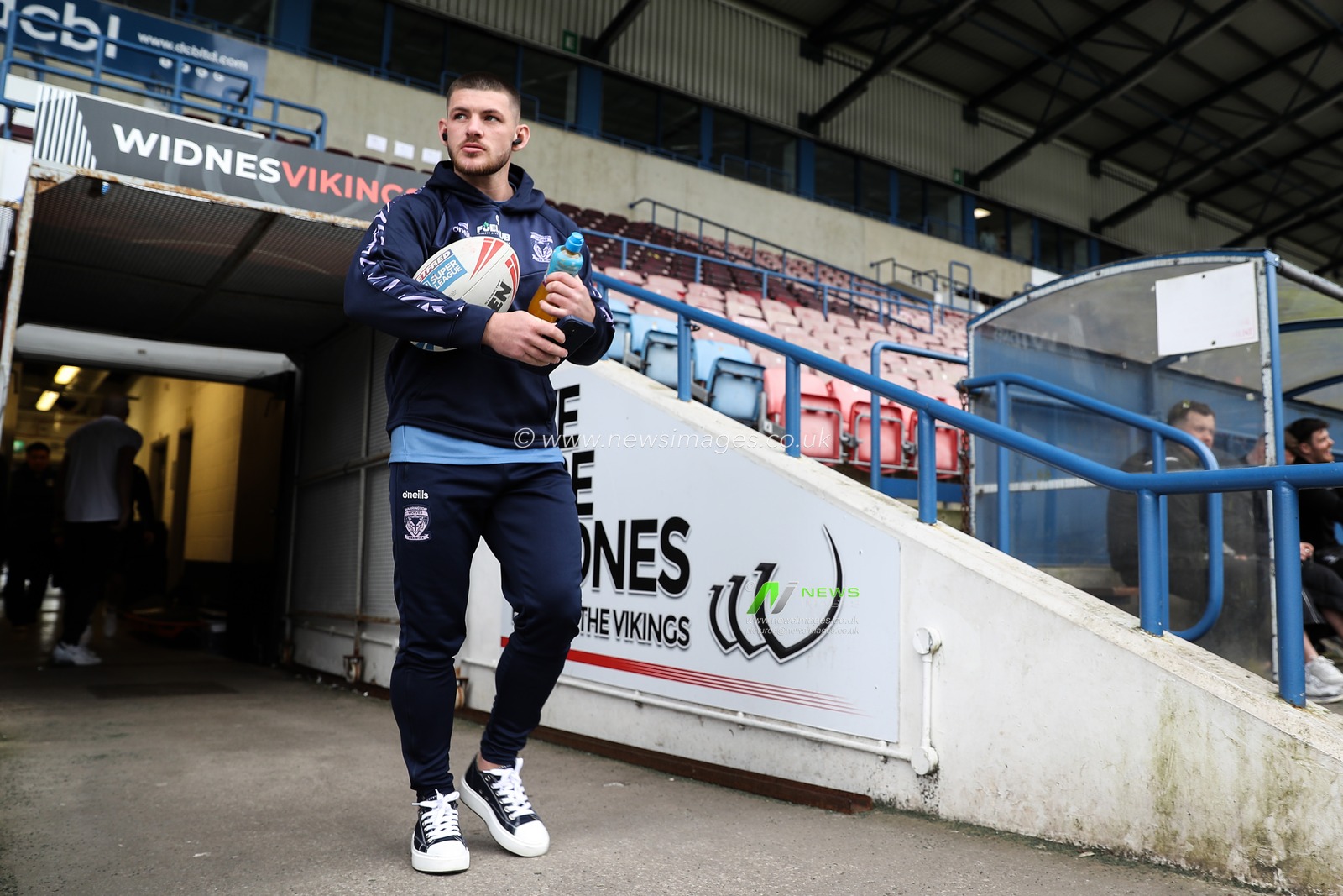 Danny Walker of Warrington Wolves arrives ahead of the Betfred Challenge Cup match Widnes Vikings vs Warrington Wolves at DCBL Stadium, Widnes, United Kingdom, 15th March 2025

(Photo by Gareth Evans/News Images)
