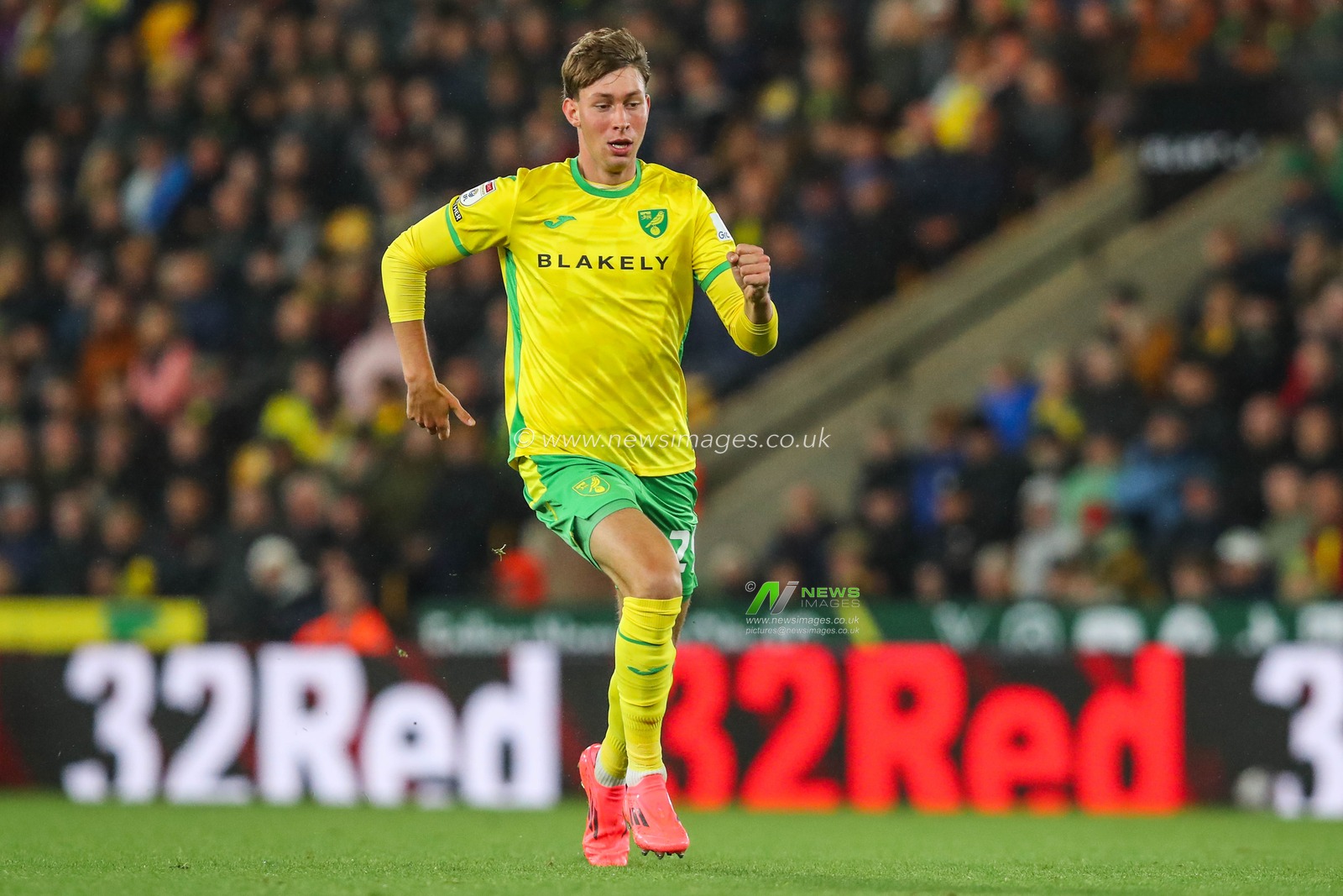 Oscar Schwartau of Norwich City in action during the Sky Bet Championship match Norwich City vs Leeds United at Carrow Road, Norwich, United Kingdom, 1st October 2024

(Photo by Izzy Poles/News Images)