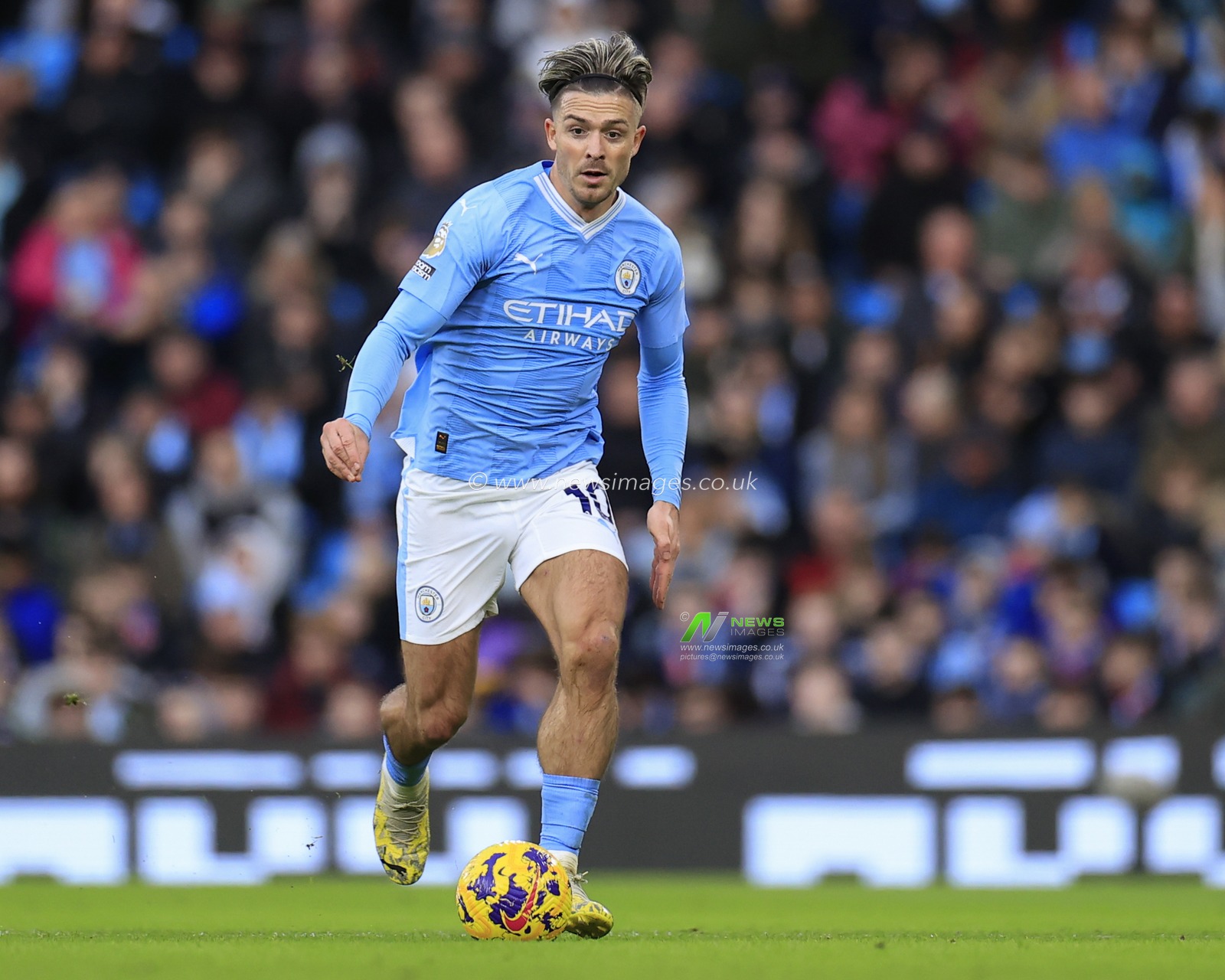Jack Grealish #10 of Manchester City in action during the Premier League match Manchester City vs Crystal Palace at Etihad Stadium, Manchester, United Kingdom, 16th December 2023

(Photo by Conor Molloy/News Images)