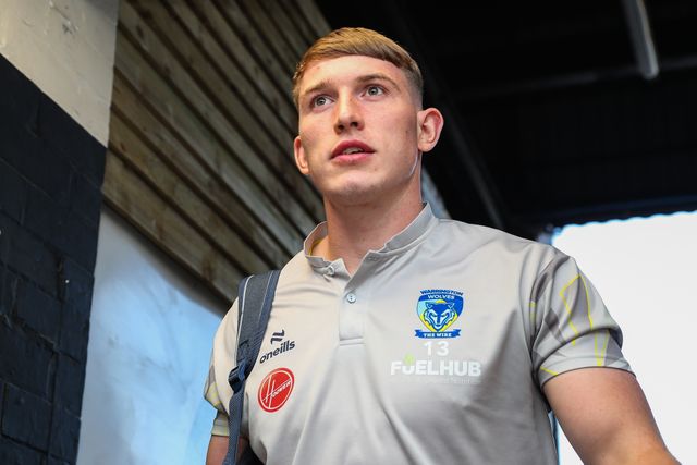 Matty Nicholson of Warrington Wolves arrives ahead of the Betfred Super League Round 23 match Castleford Tigers vs Warrington Wolves at The Mend-A-Hose Jungle, Castleford, United Kingdom, 23rd August 2024

(Photo by Gareth Evans/News Images)