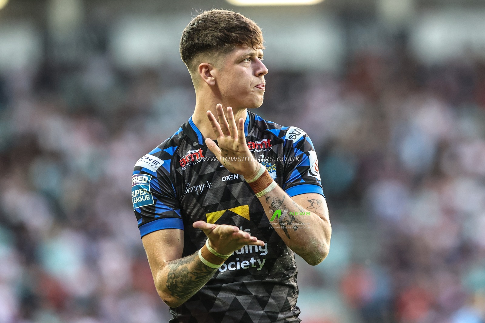 Riley Lumb of Leeds Rhinos applauds the fans after his team score a try during the Betfred Super League round 15 match St Helens vs Leeds Rhinos at Totally Wicked Stadium, St Helens, United Kingdom, 20th June 2025

(Photo by Alfie Cosgrove/News Images)