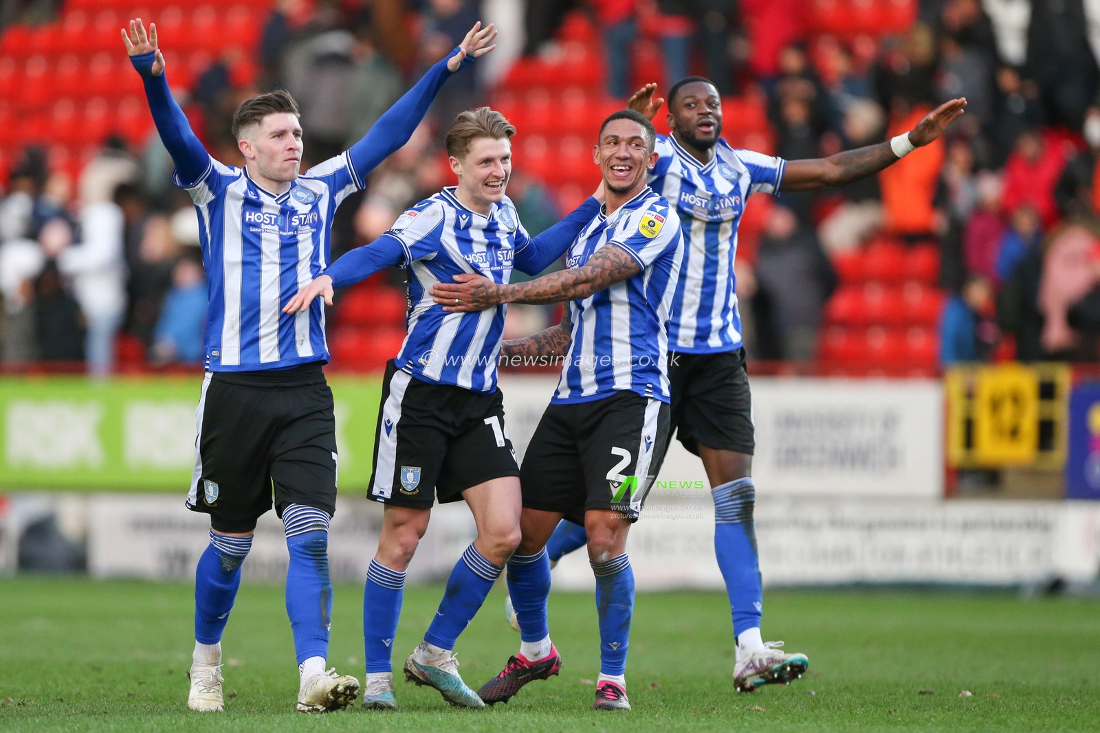 Sheffield Wednesday players celebrate at the final whistle during the Sky Bet League 1 match Charlton Athletic vs Sheffield Wednesday at The Valley, London, United Kingdom, 25th February 2023

(Photo by Arron Gent/News Images)
