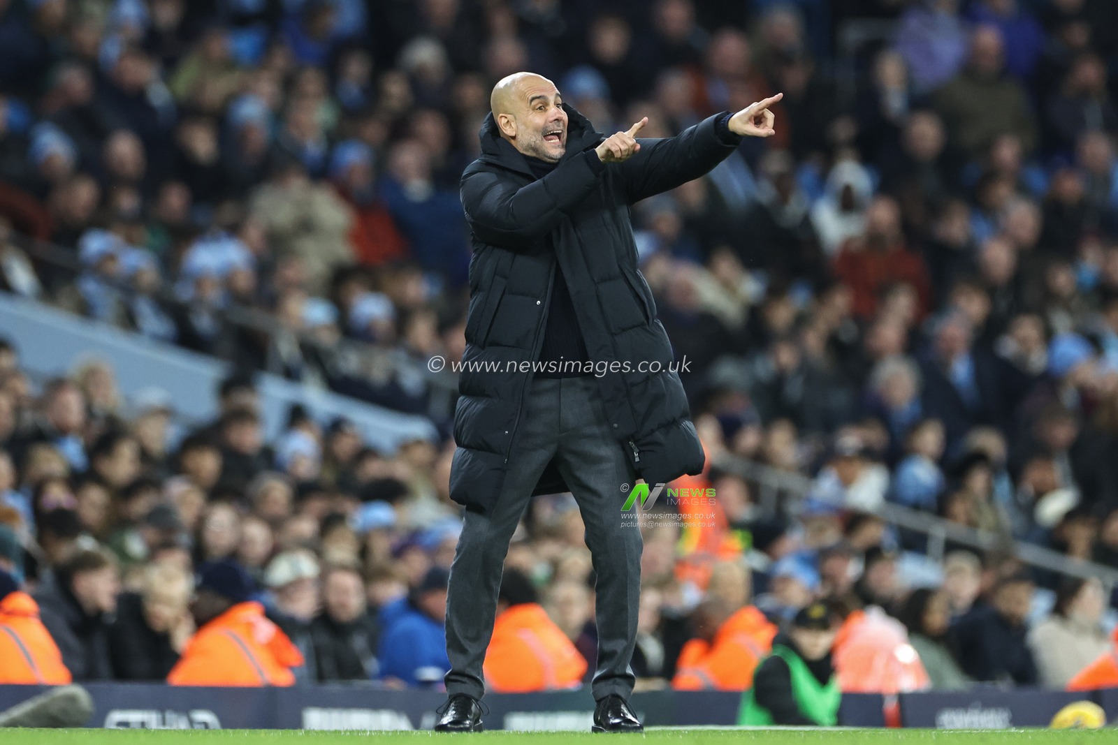 Pep Guardiola manager of Manchester City gives his team instructions during the Premier League match Manchester City vs Brentford at Etihad Stadium, Manchester, United Kingdom, 20th February 2024

(Photo by Mark Cosgrove/News Images)